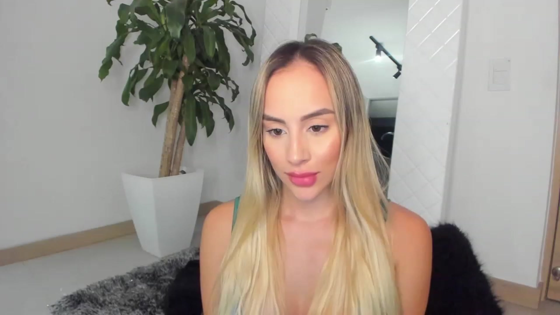 Gallery image thumbnail from Susan_99's myfreecams stream on, 03/01/2023, 02:36 image 3 of 20
