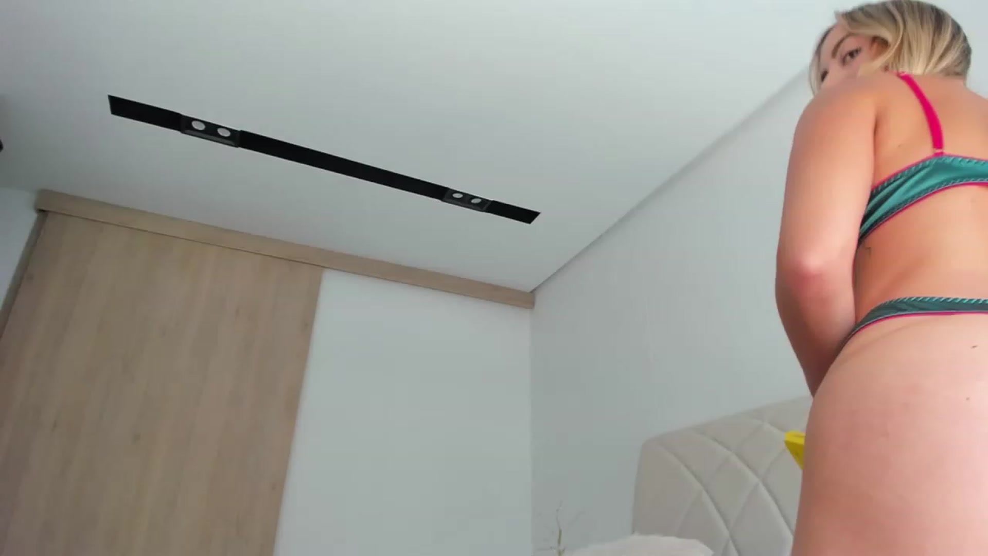 Gallery image thumbnail from Susan_99's myfreecams stream on, 03/01/2023, 18:11 image 7 of 20