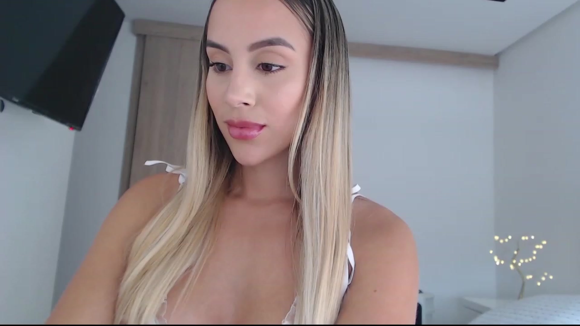 Gallery image thumbnail from Susan_99's myfreecams stream on, 03/05/2023, 20:33 image 8 of 20