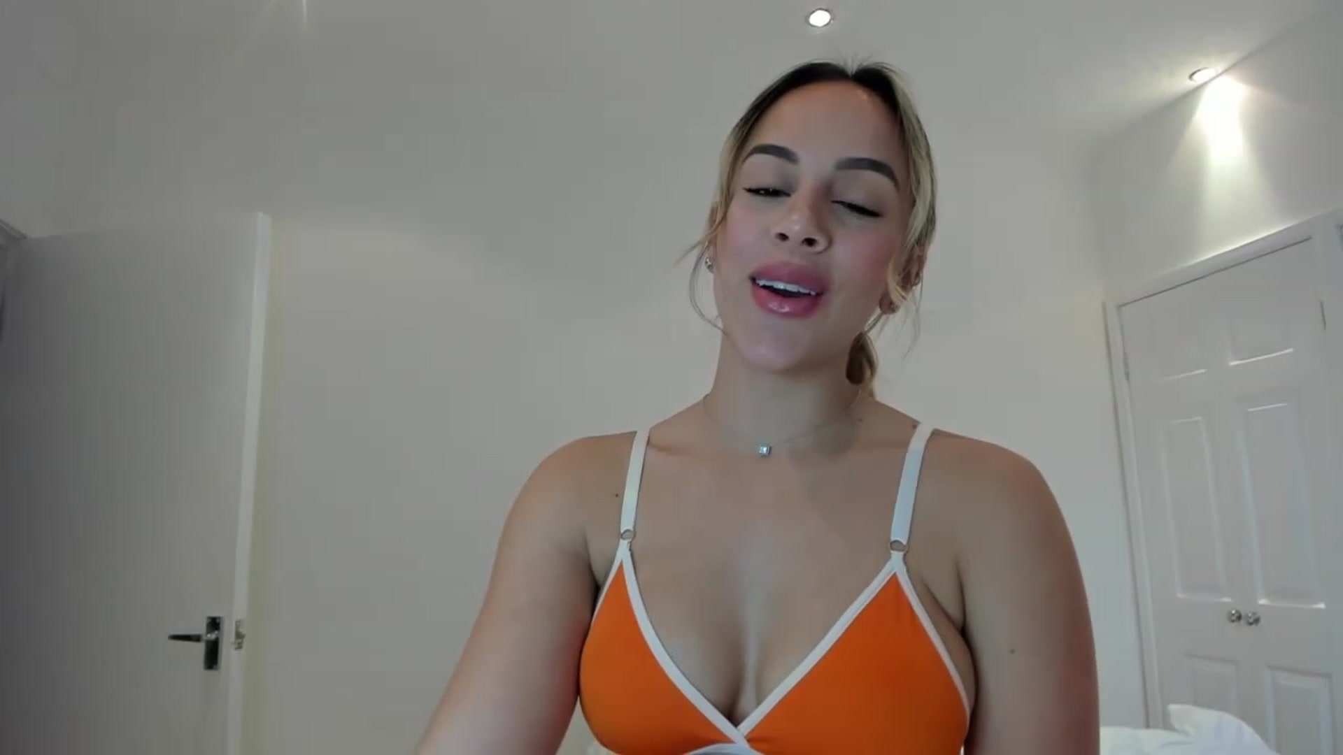 Gallery image thumbnail from Susan_99's myfreecams stream on, 05/25/2023, 19:53 image 19 of 20