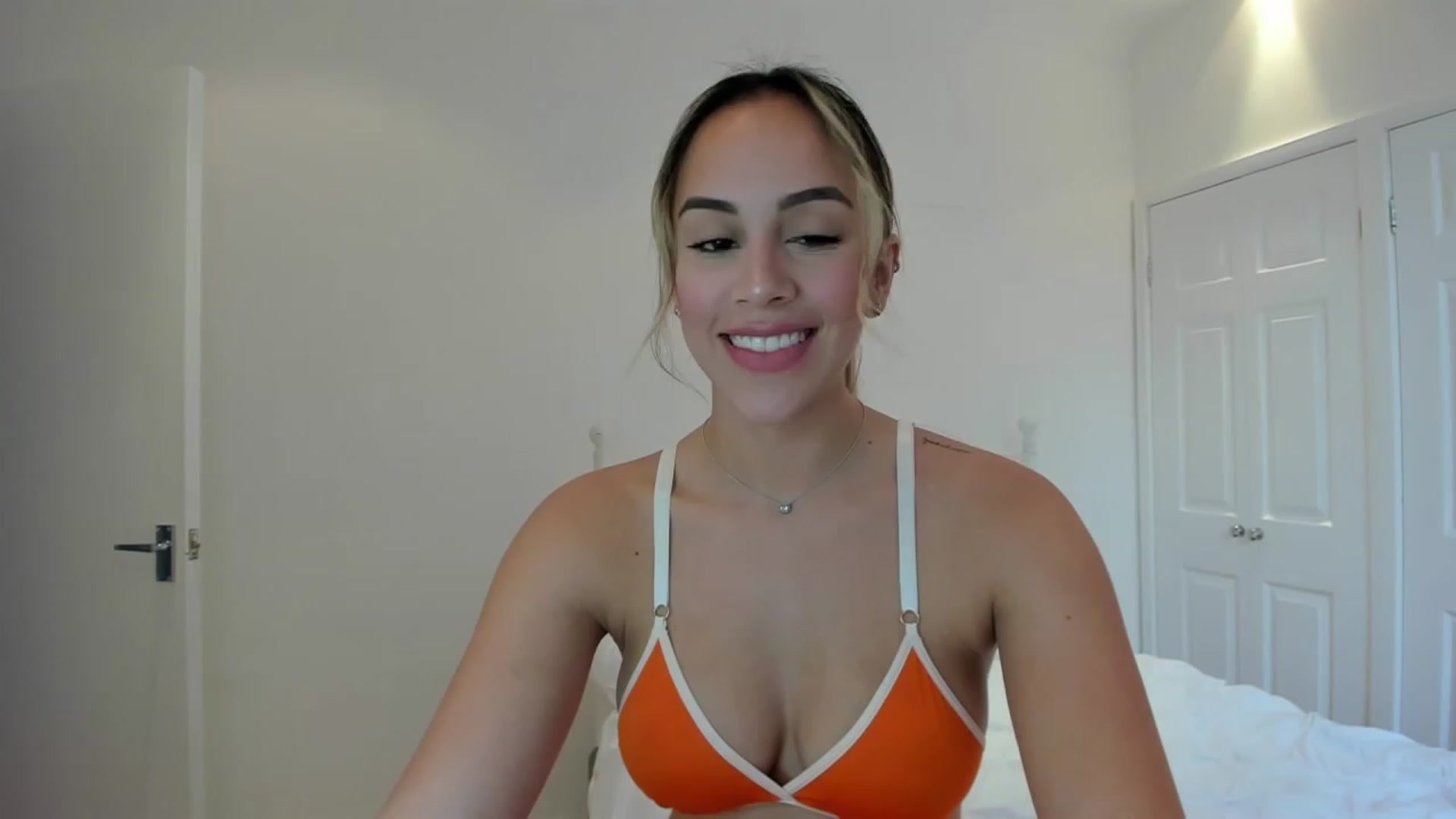 Gallery image thumbnail from Susan_99's myfreecams stream on, 05/25/2023, 19:53 image 3 of 20