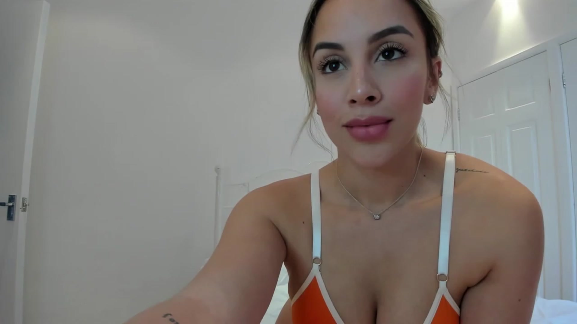 Gallery image thumbnail from Susan_99's myfreecams stream on, 05/25/2023, 19:53 image 7 of 20