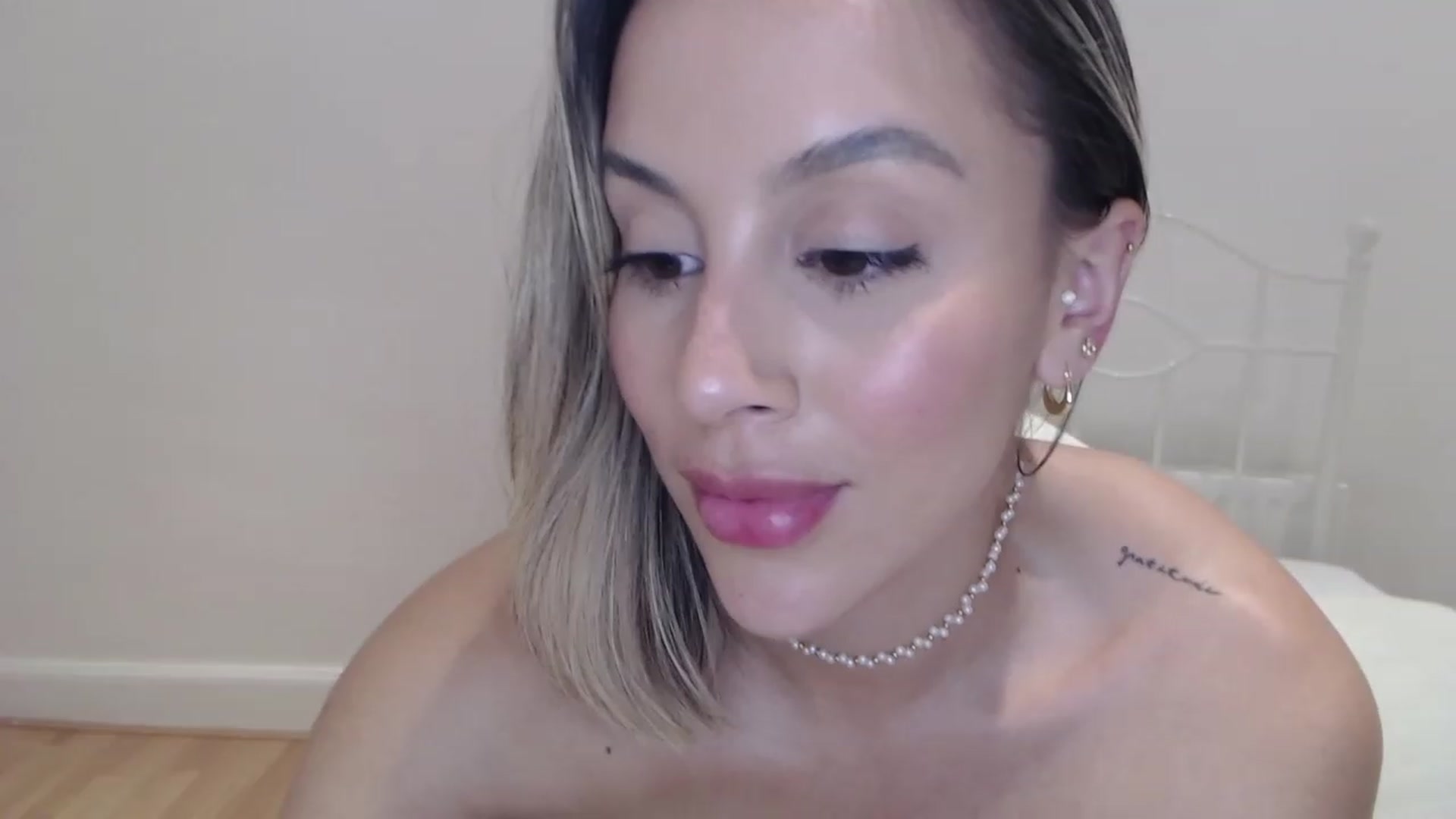Gallery image thumbnail from Susan_99's myfreecams stream on, 06/26/2023, 24:44 image 6 of 20