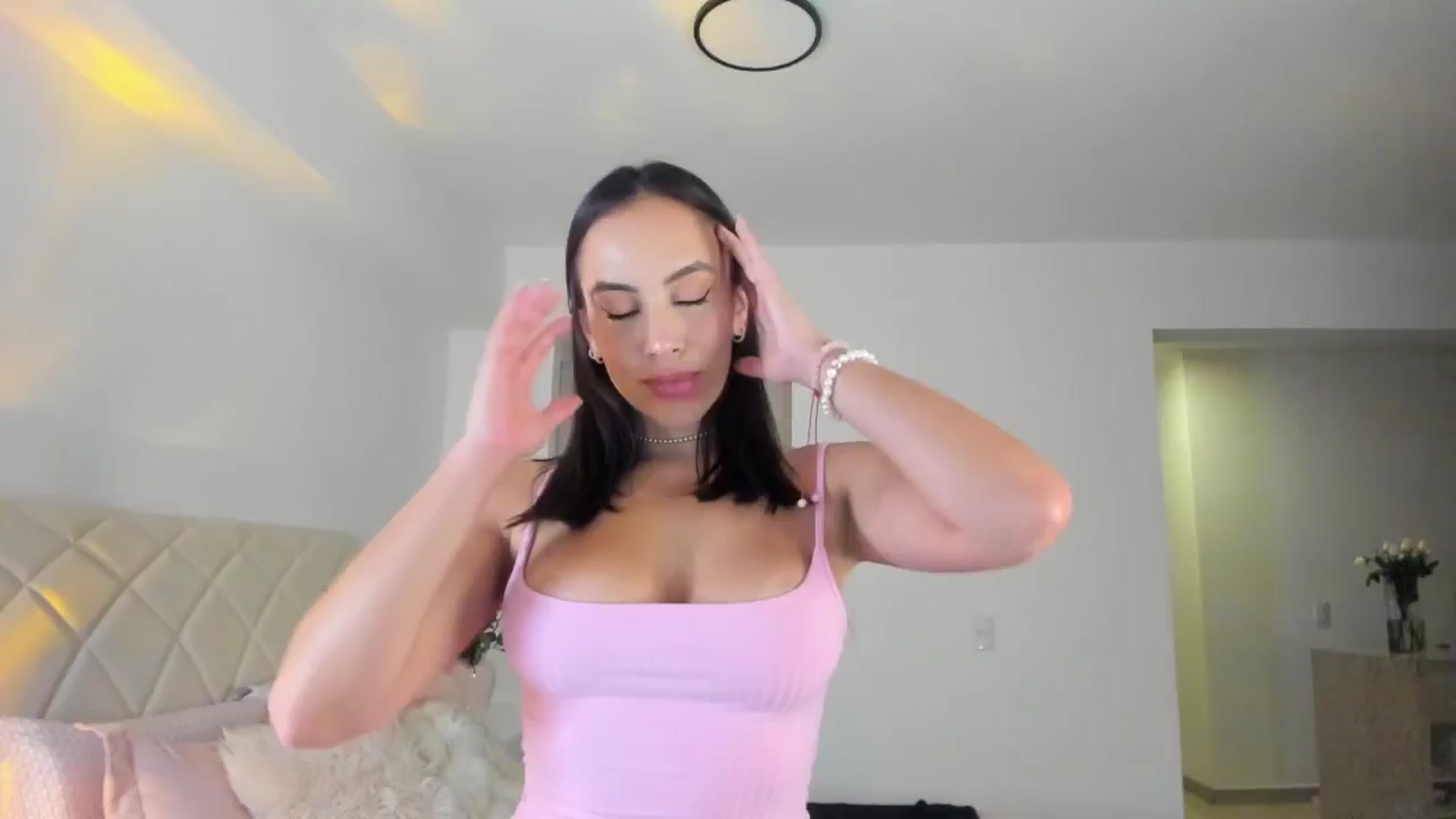 Gallery image thumbnail from Susan_99's myfreecams stream on, 08/03/2024, 06:15 image 9 of 20