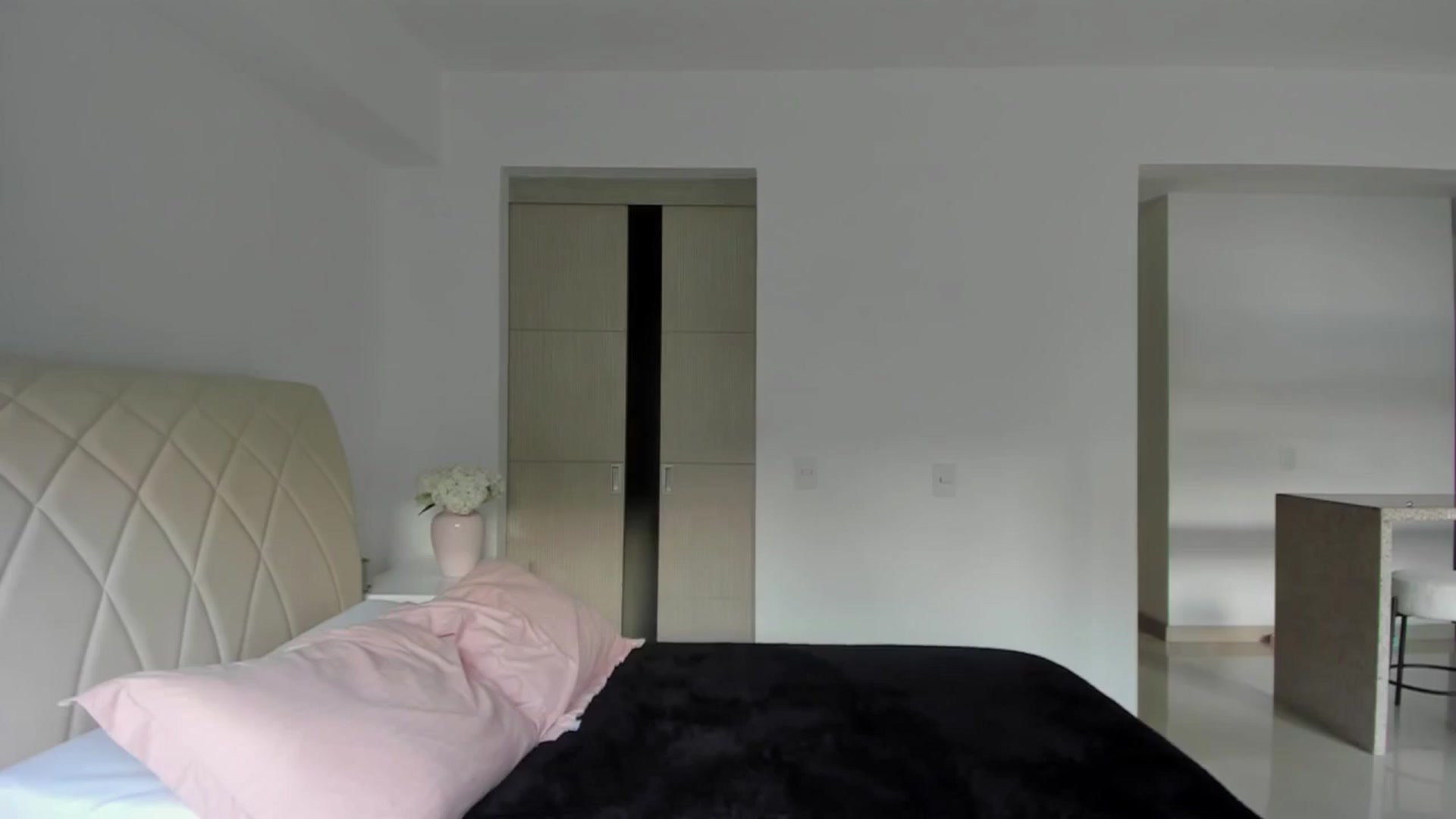 Gallery image thumbnail from Susan_99's myfreecams stream on, 10/06/2024, 22:35 image 15 of 20