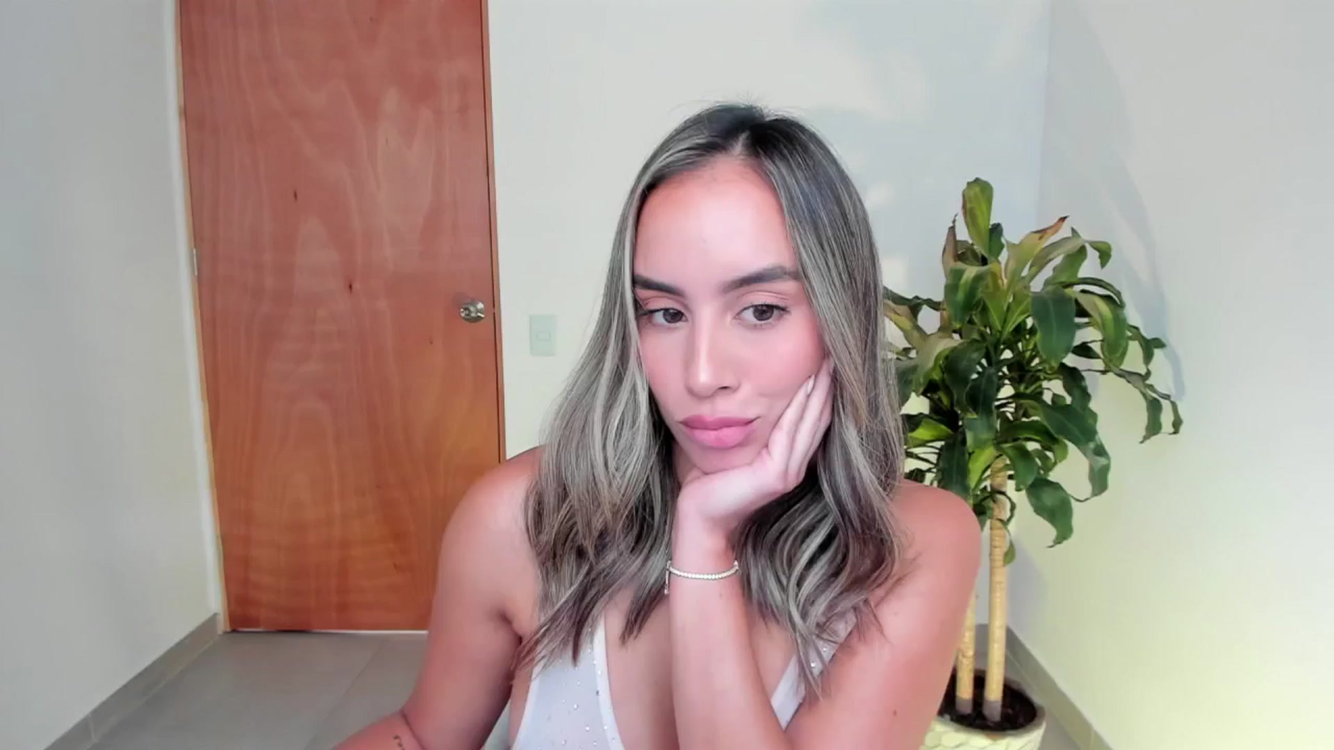Gallery image thumbnail from Susan_99's myfreecams stream on, 03/26/2025, 15:19 image 15 of 20