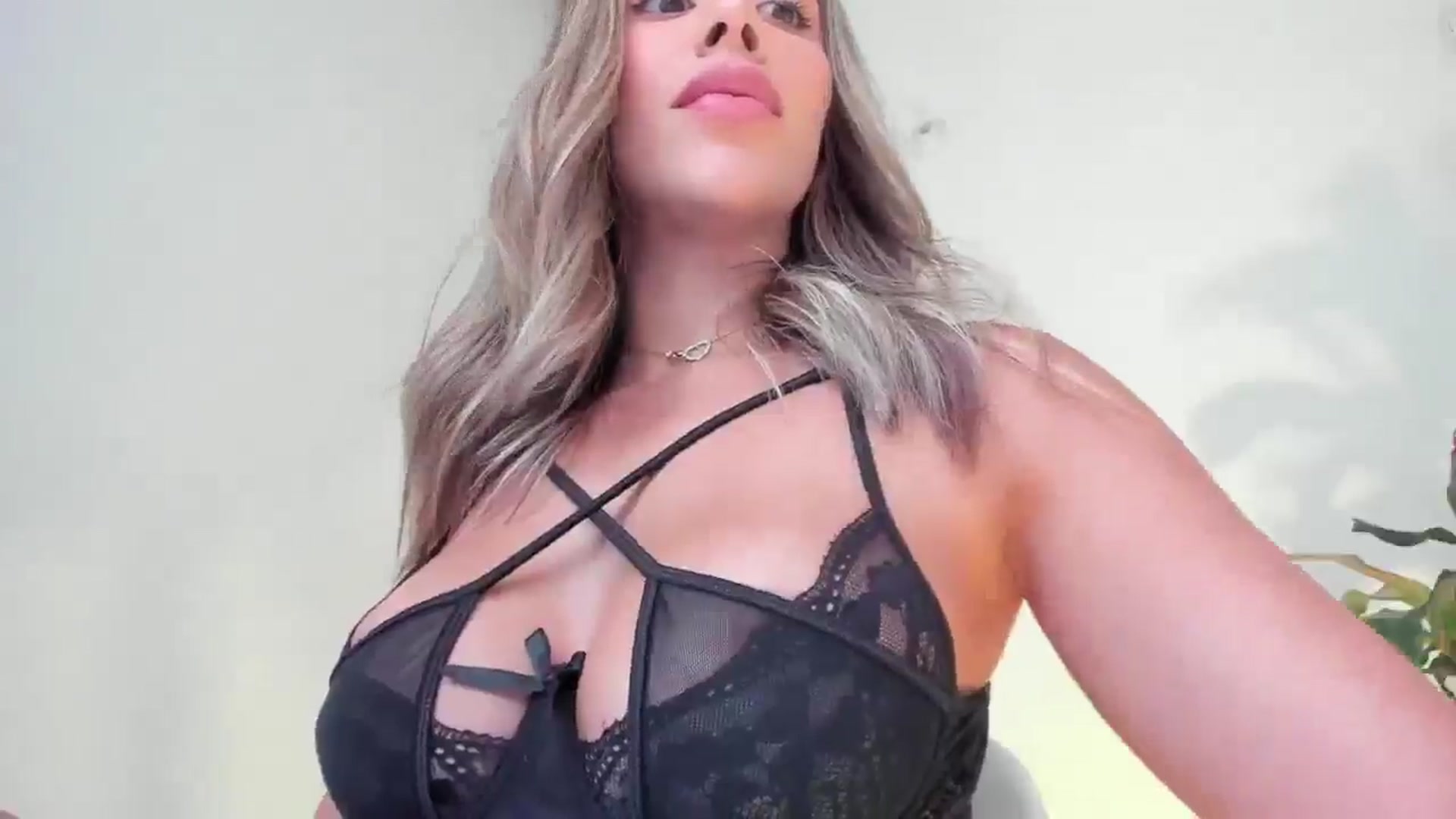 Gallery image thumbnail from Susan_99's myfreecams stream on, 03/28/2025, 18:16 image 16 of 20
