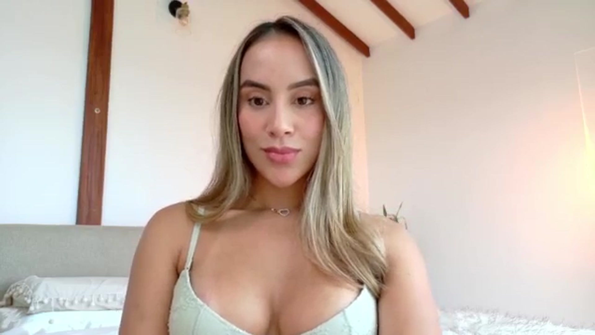 Gallery image thumbnail from Susan_99's myfreecams stream on, 10/07/2025, 18:43 image 5 of 20