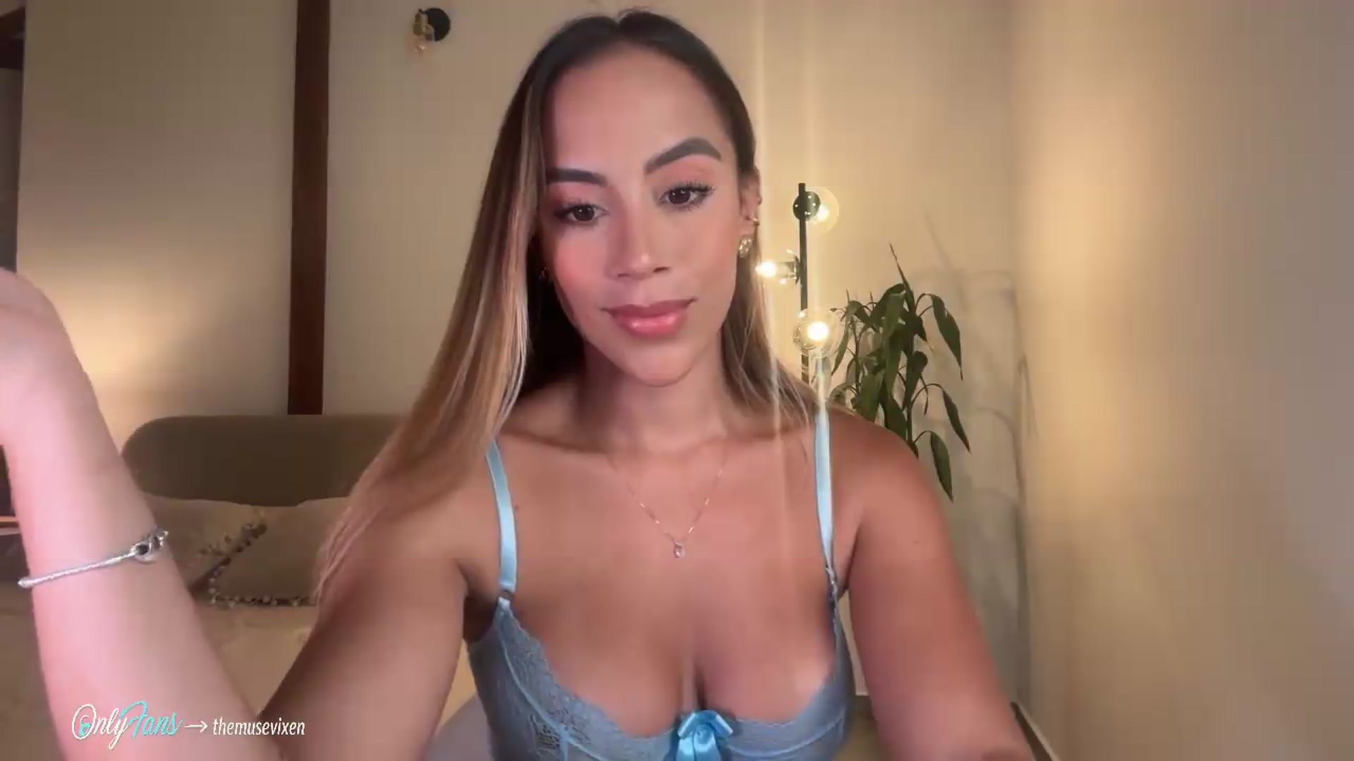 Gallery image thumbnail from Susan_99's myfreecams stream on, 08/06/2026, 24:17 image 13 of 20