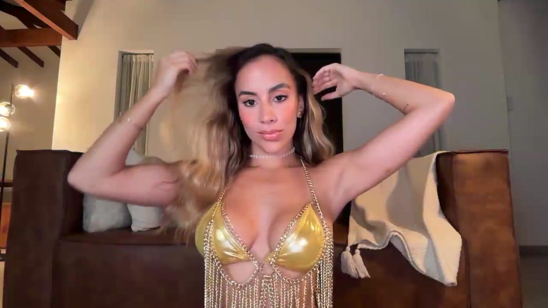 Gallery image thumbnail from Susan_99's myfreecams stream on, 08/22/2026, 04:21 image 15 of 20