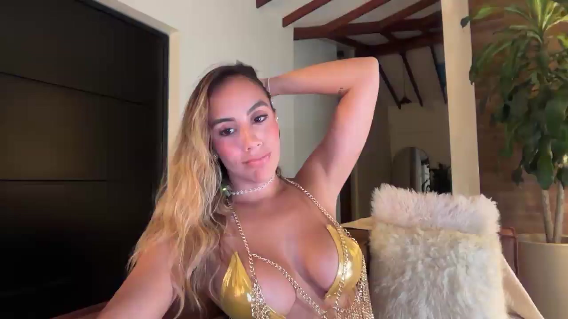 Gallery image thumbnail from Susan_99's myfreecams stream on, 08/22/2026, 05:29 image 16 of 20