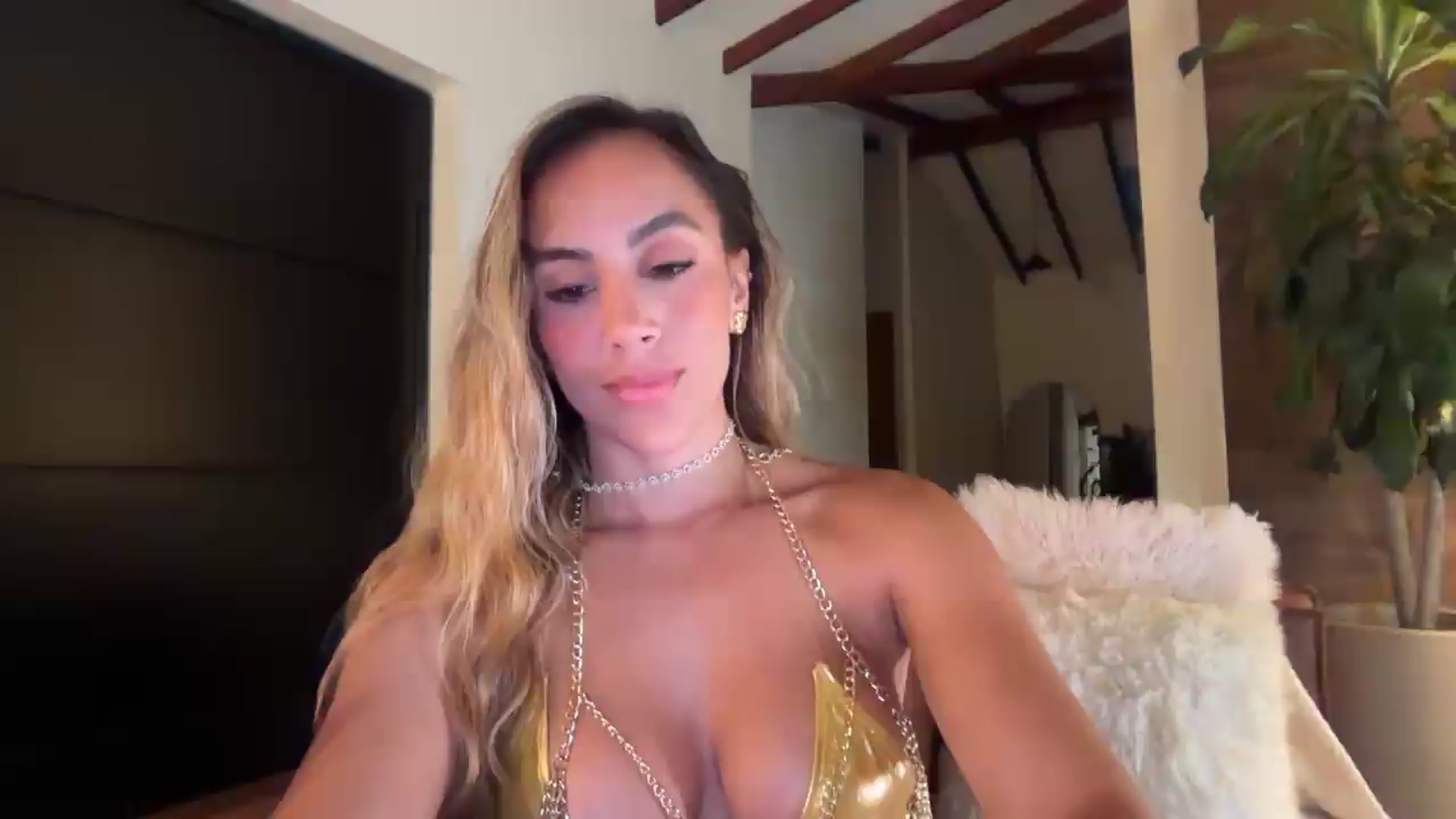 Gallery image thumbnail from Susan_99's myfreecams stream on, 08/22/2026, 05:29 image 17 of 20