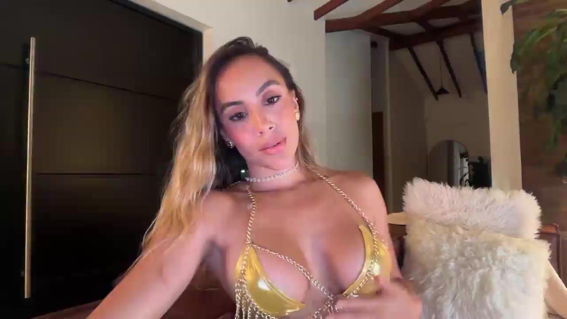 Gallery image thumbnail from Susan_99's myfreecams stream on, 08/22/2026, 05:57 image 4 of 20