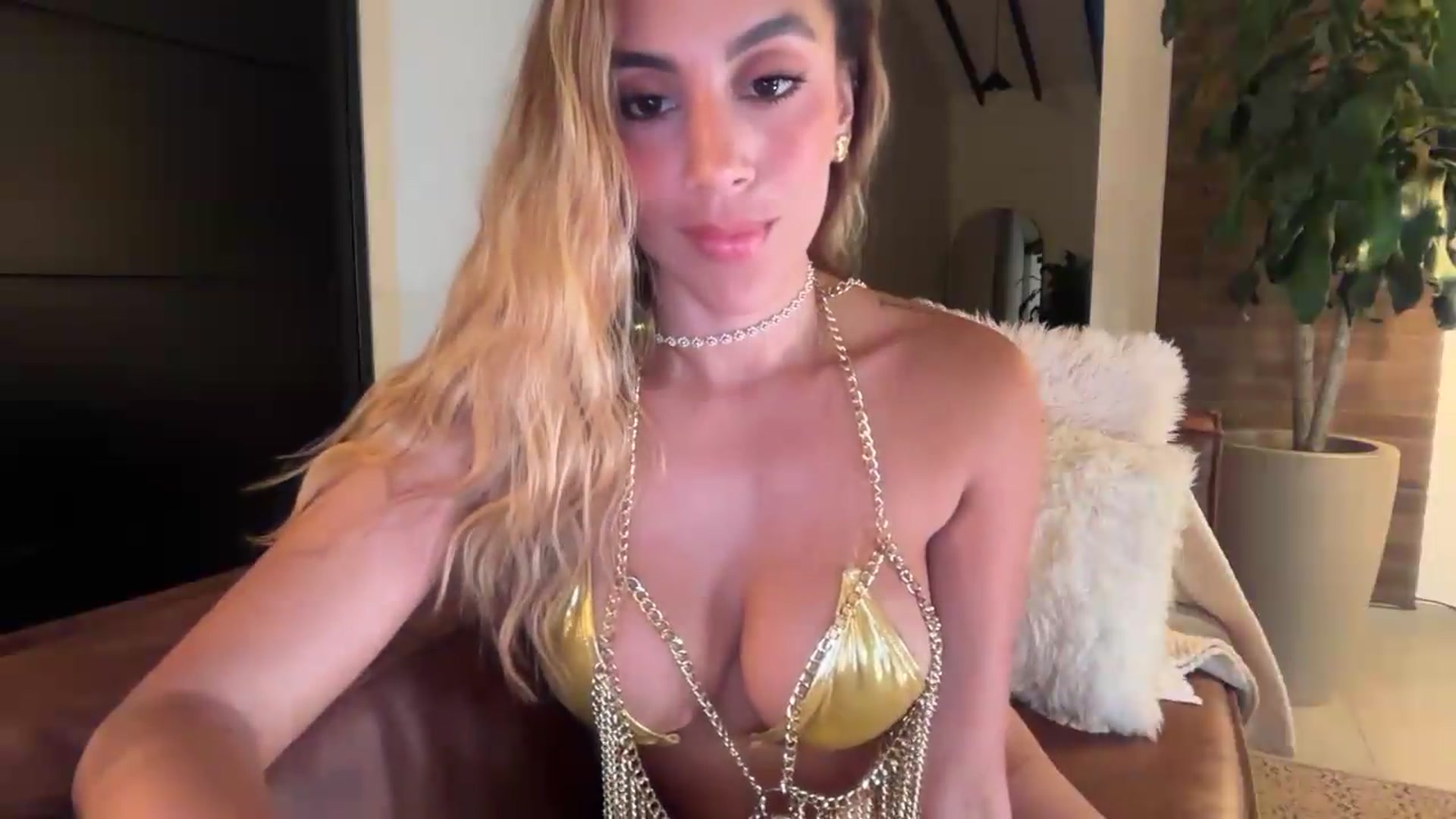 Gallery image thumbnail from Susan_99's myfreecams stream on, 08/22/2026, 05:57 image 8 of 20