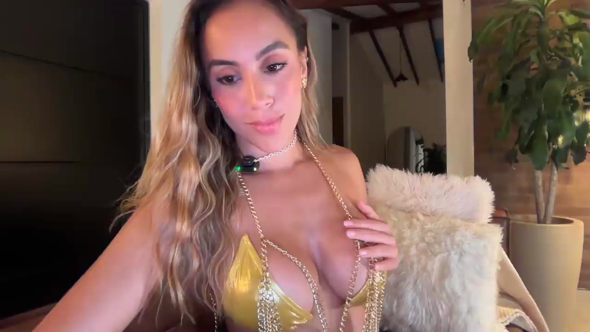 Gallery image thumbnail from Susan_99's myfreecams stream on, 08/22/2026, 05:57 image 2 of 20