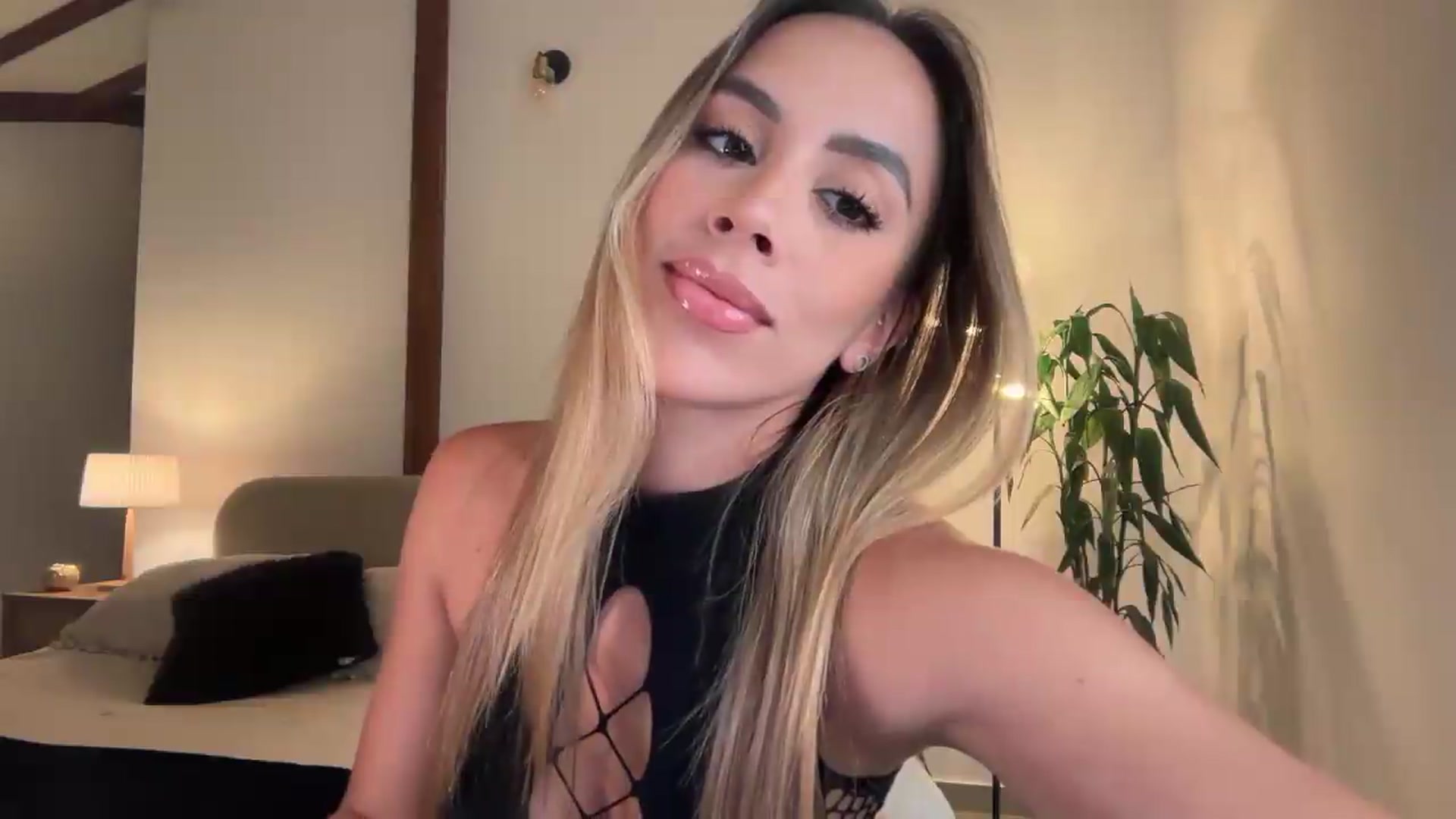 Gallery image thumbnail from Susan_99's myfreecams stream on, 08/27/2026, 04:05 image 4 of 20