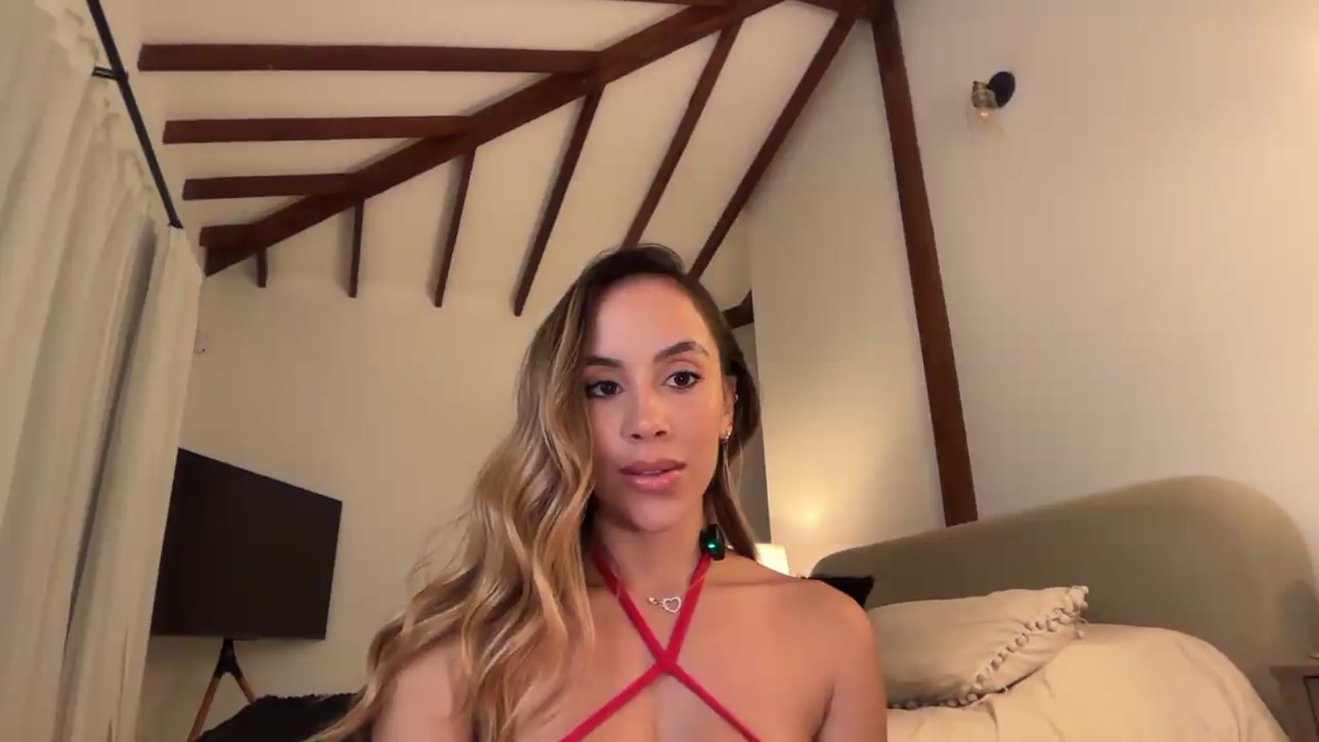 Gallery image thumbnail from Susan_99's myfreecams stream on, 08/28/2026, 05:25 image 15 of 20
