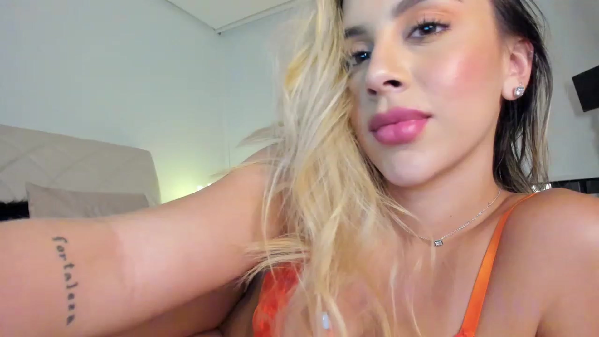 Gallery image thumbnail from Susan_MFC's myfreecams stream on, 11/17/2022, 05:40 image 20 of 20