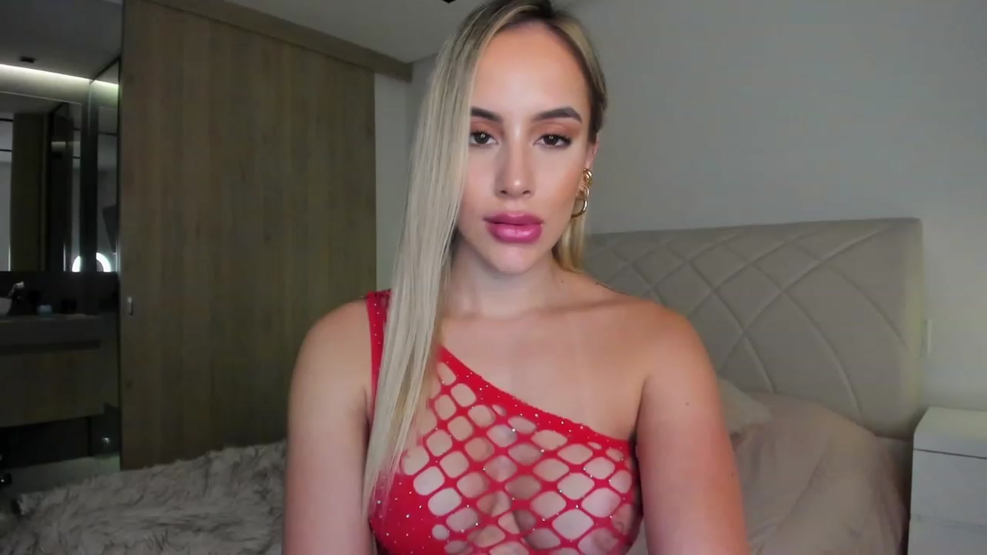 Gallery image thumbnail from Susan_MFC's myfreecams stream on, 12/04/2022, 02:36 image 5 of 20