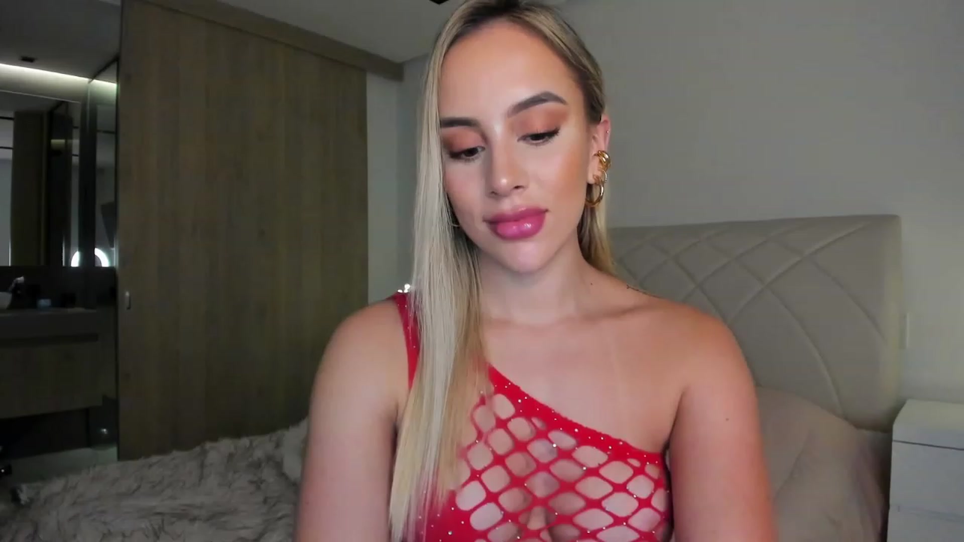 Gallery image thumbnail from Susan_MFC's myfreecams stream on, 12/04/2022, 02:36 image 7 of 20
