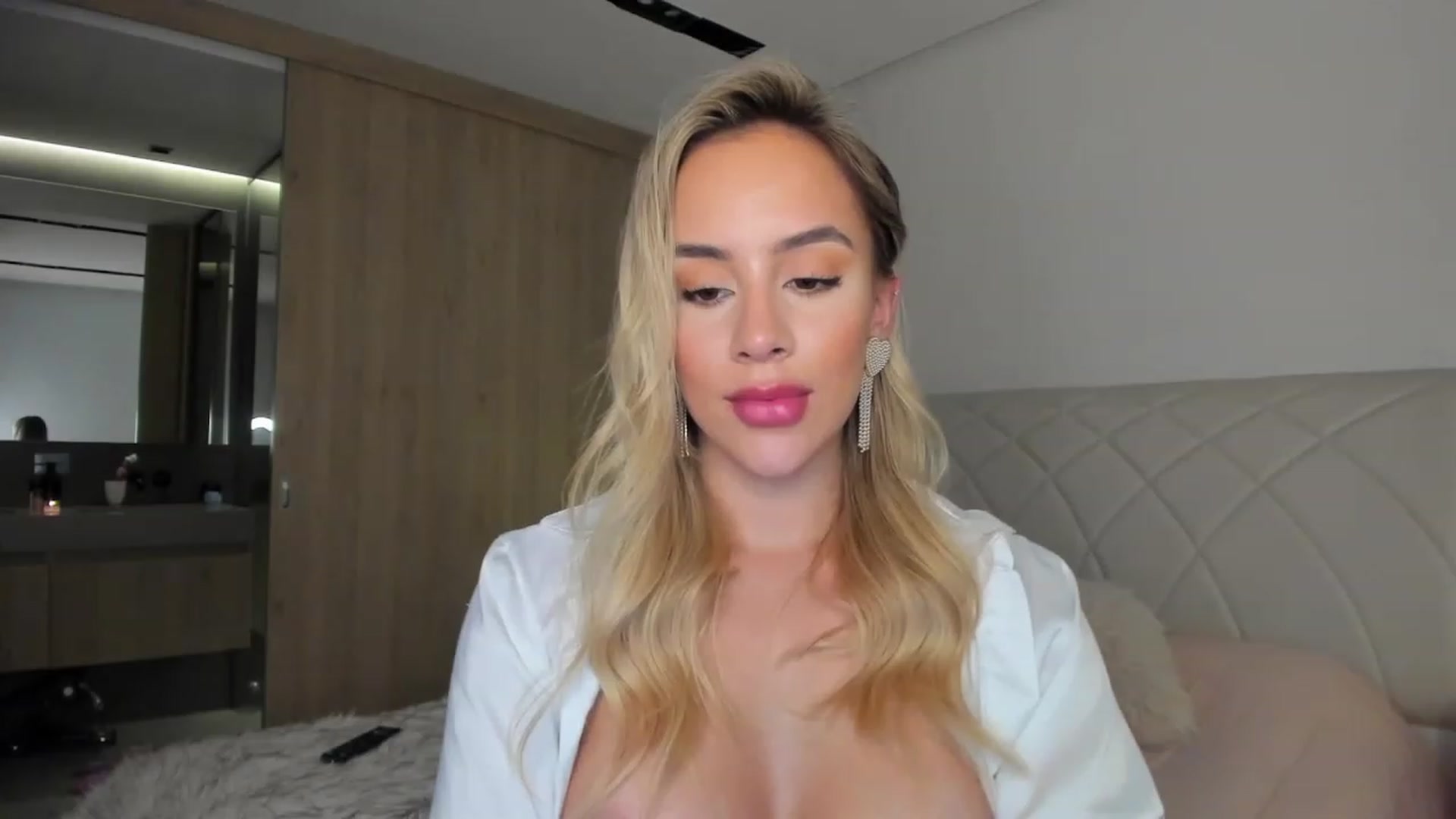 Gallery image thumbnail from Susan_MFC's myfreecams stream on, 12/06/2022, 04:13 image 14 of 20