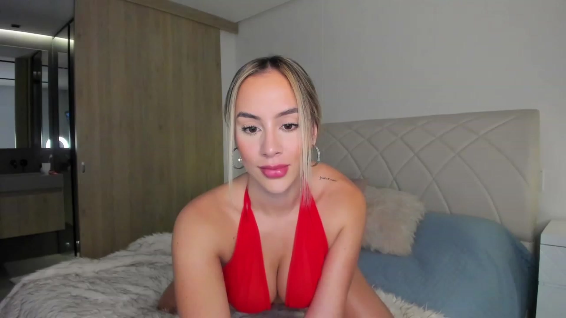 Gallery image thumbnail from Susan_MFC's myfreecams stream on, 12/10/2022, 04:16 image 4 of 20