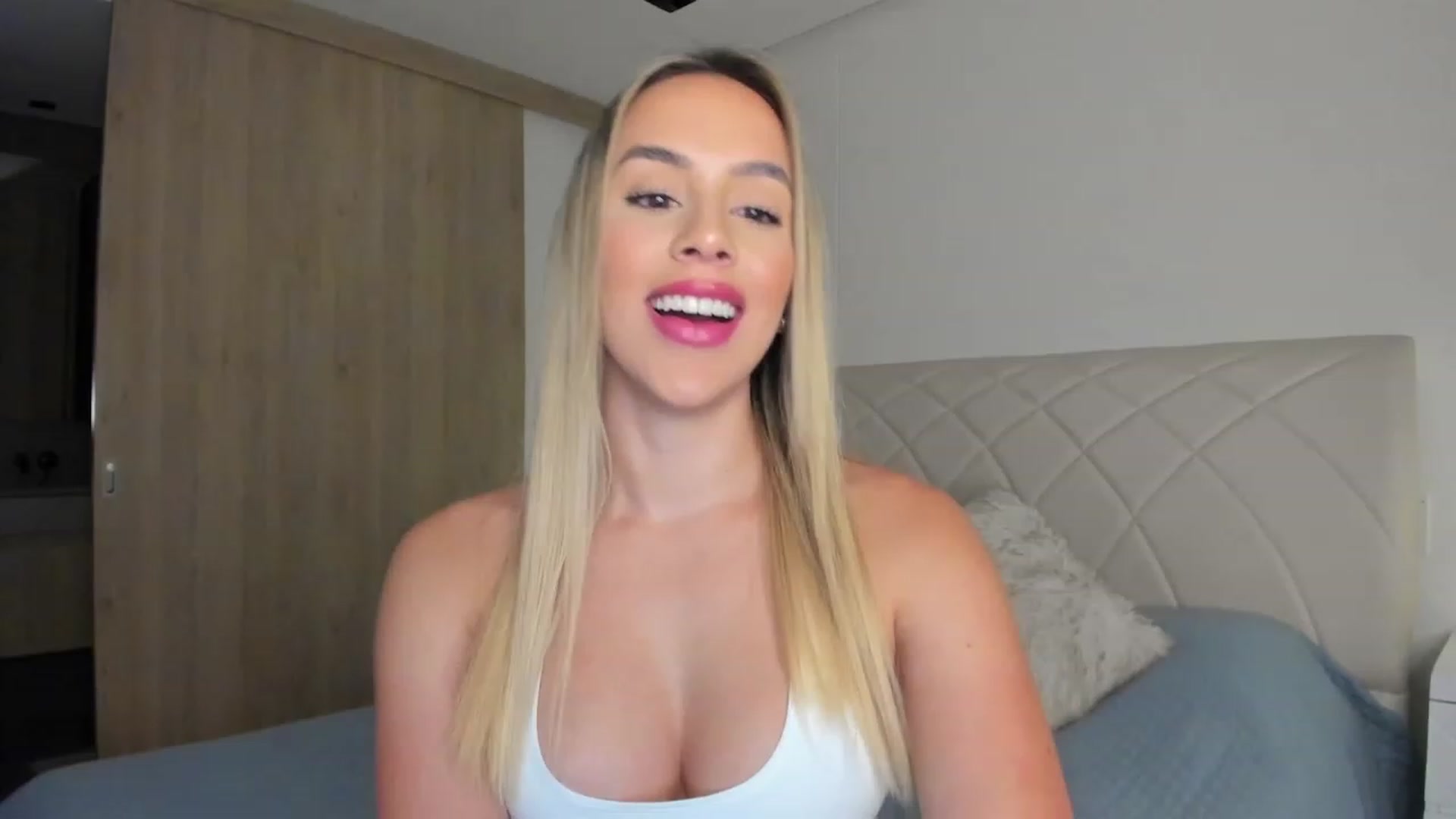 Gallery image thumbnail from Susan_MFC's myfreecams stream on, 12/12/2022, 03:15 image 12 of 20