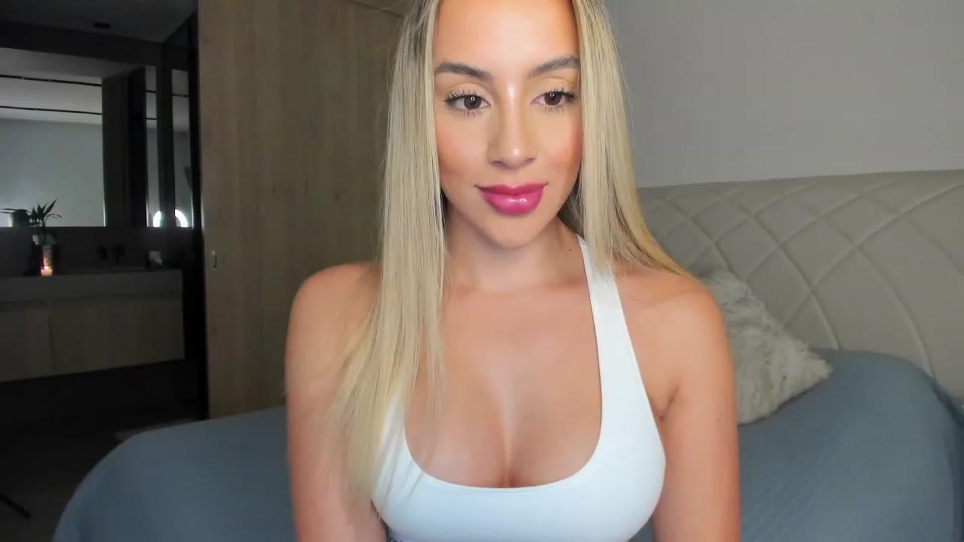 Gallery image thumbnail from Susan_MFC's myfreecams stream on, 12/12/2022, 03:15 image 5 of 20