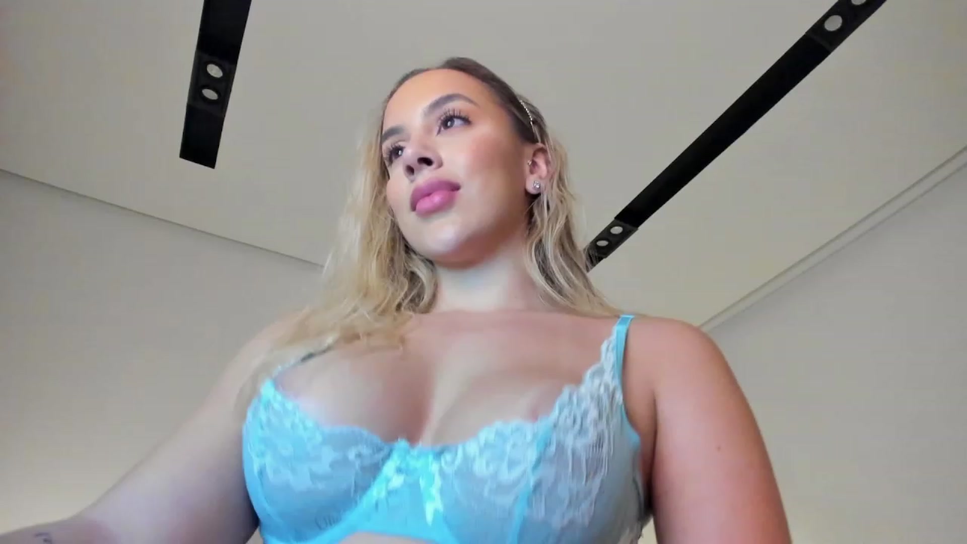Gallery image thumbnail from Susan_MFC's myfreecams stream on, 12/16/2022, 07:30 image 3 of 20