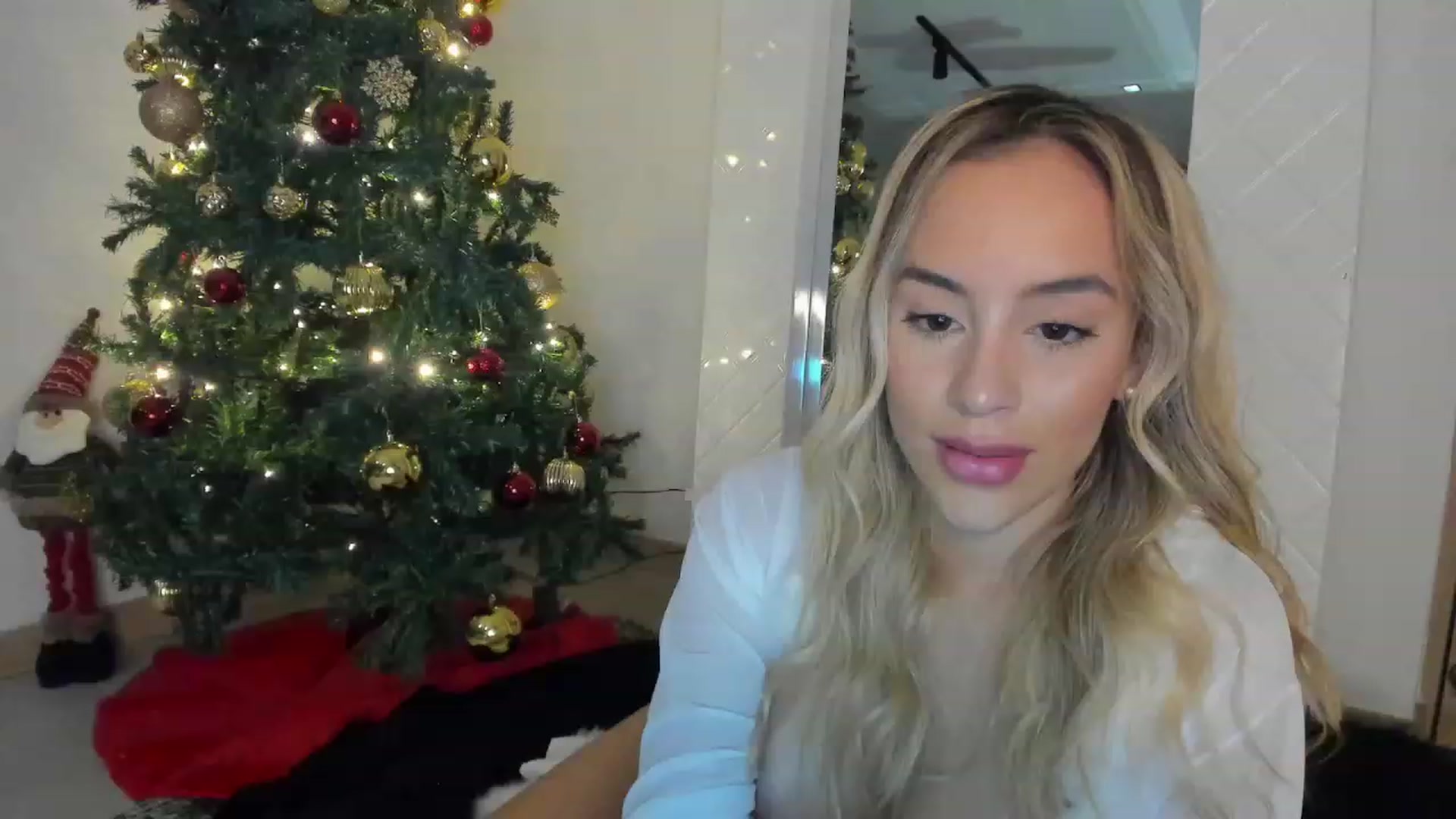 Gallery image thumbnail from Susan_MFC's myfreecams stream on, 12/28/2022, 05:15 image 2 of 20
