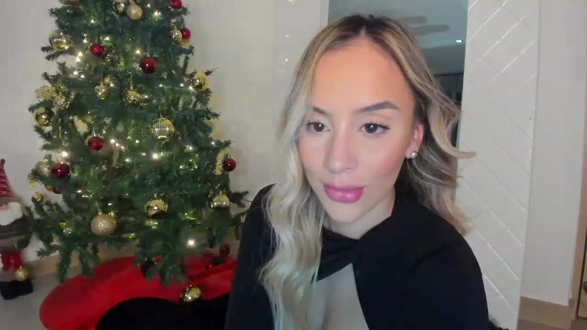 Gallery image thumbnail from Susan_MFC's myfreecams stream on, 12/31/2022, 04:32 image 4 of 20