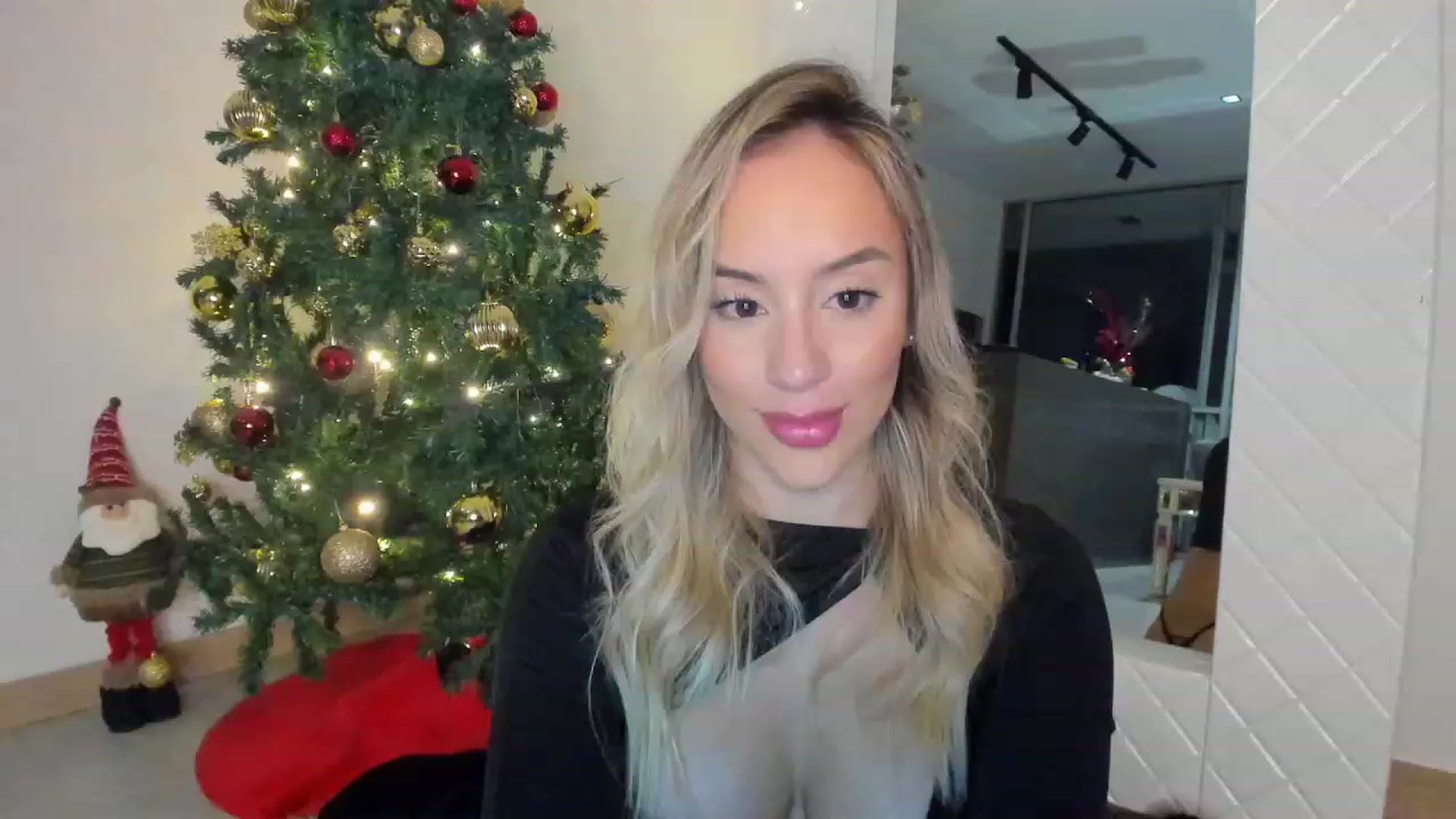 Gallery image thumbnail from Susan_MFC's myfreecams stream on, 12/31/2022, 05:44 image 8 of 20