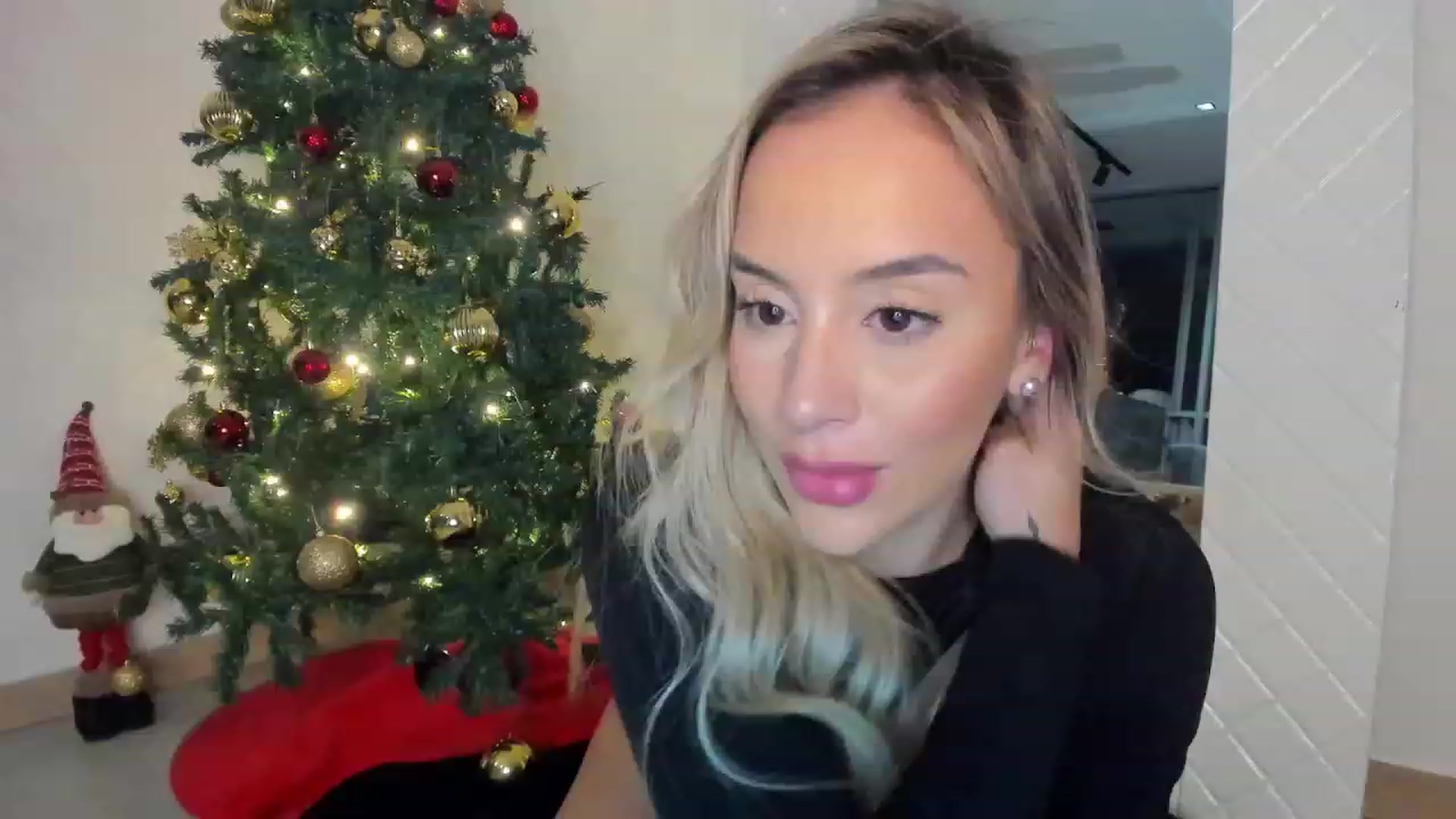 Gallery image thumbnail from Susan_MFC's myfreecams stream on, 12/31/2022, 05:44 image 10 of 20