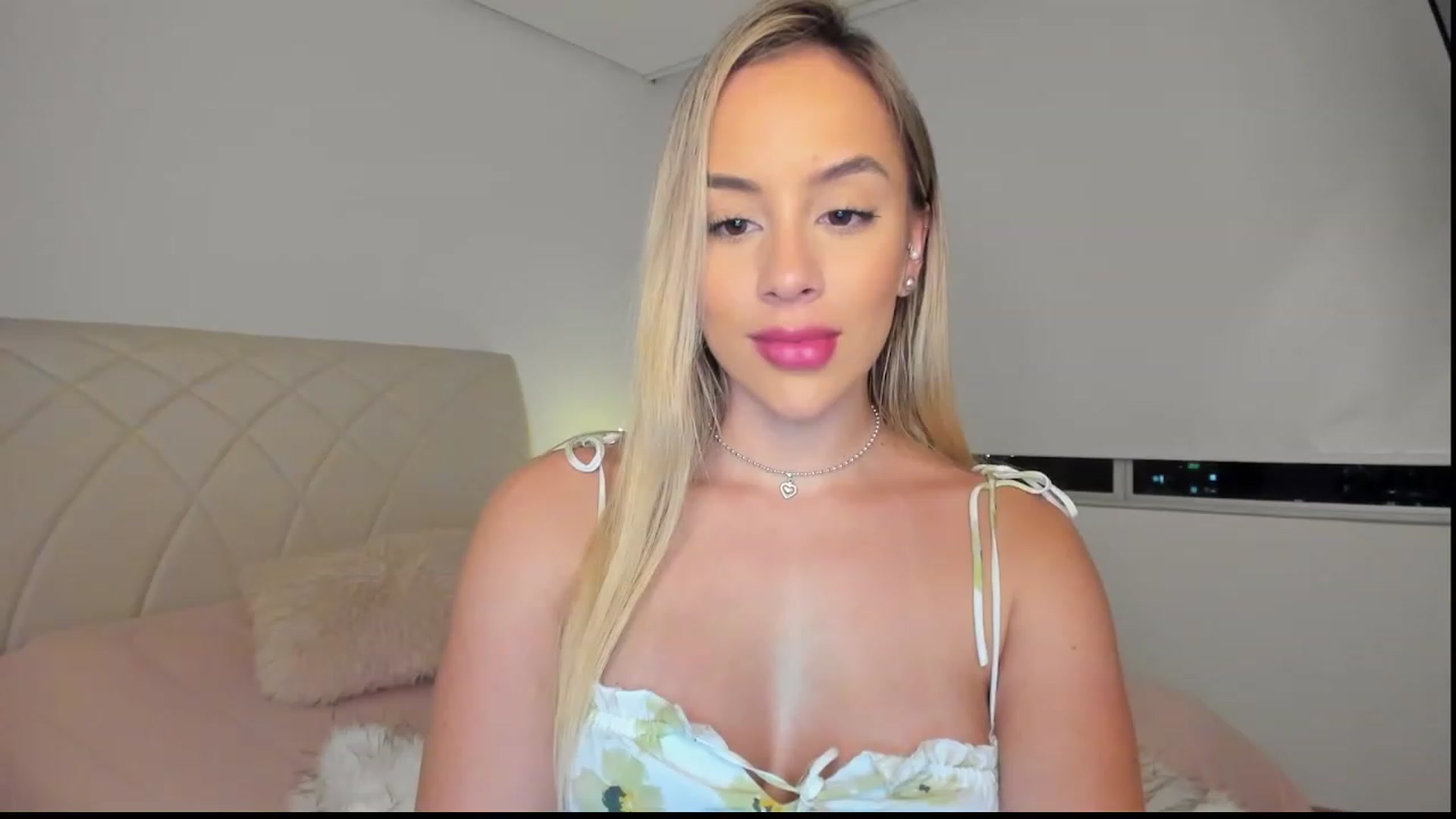 Gallery image thumbnail from Susan_MFC's myfreecams stream on, 01/03/2023, 05:42 image 3 of 20