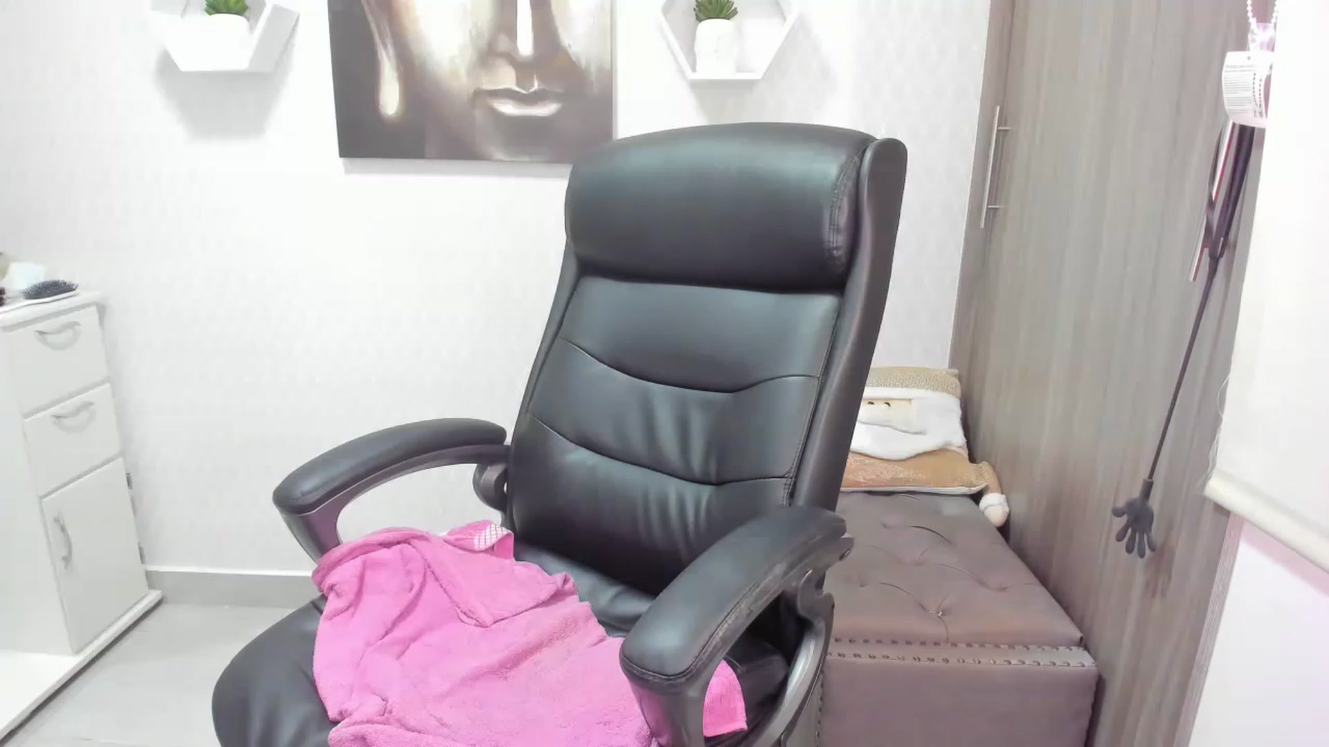 Gallery image thumbnail from Susan_lane's myfreecams stream on, 11/15/2022, 16:44 image 5 of 20