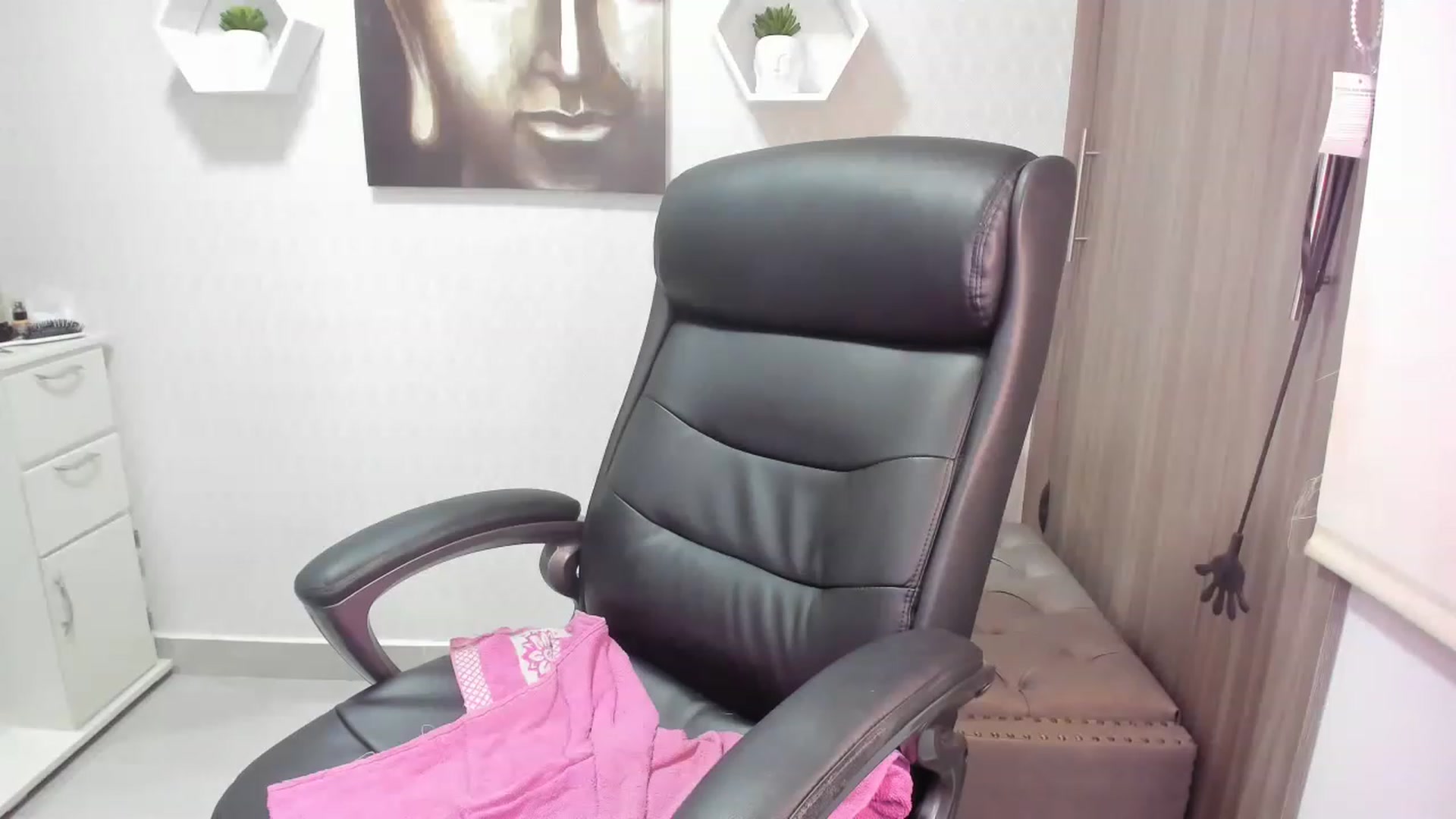 Gallery image thumbnail from Susan_lane's myfreecams stream on, 11/18/2022, 03:25 image 17 of 20