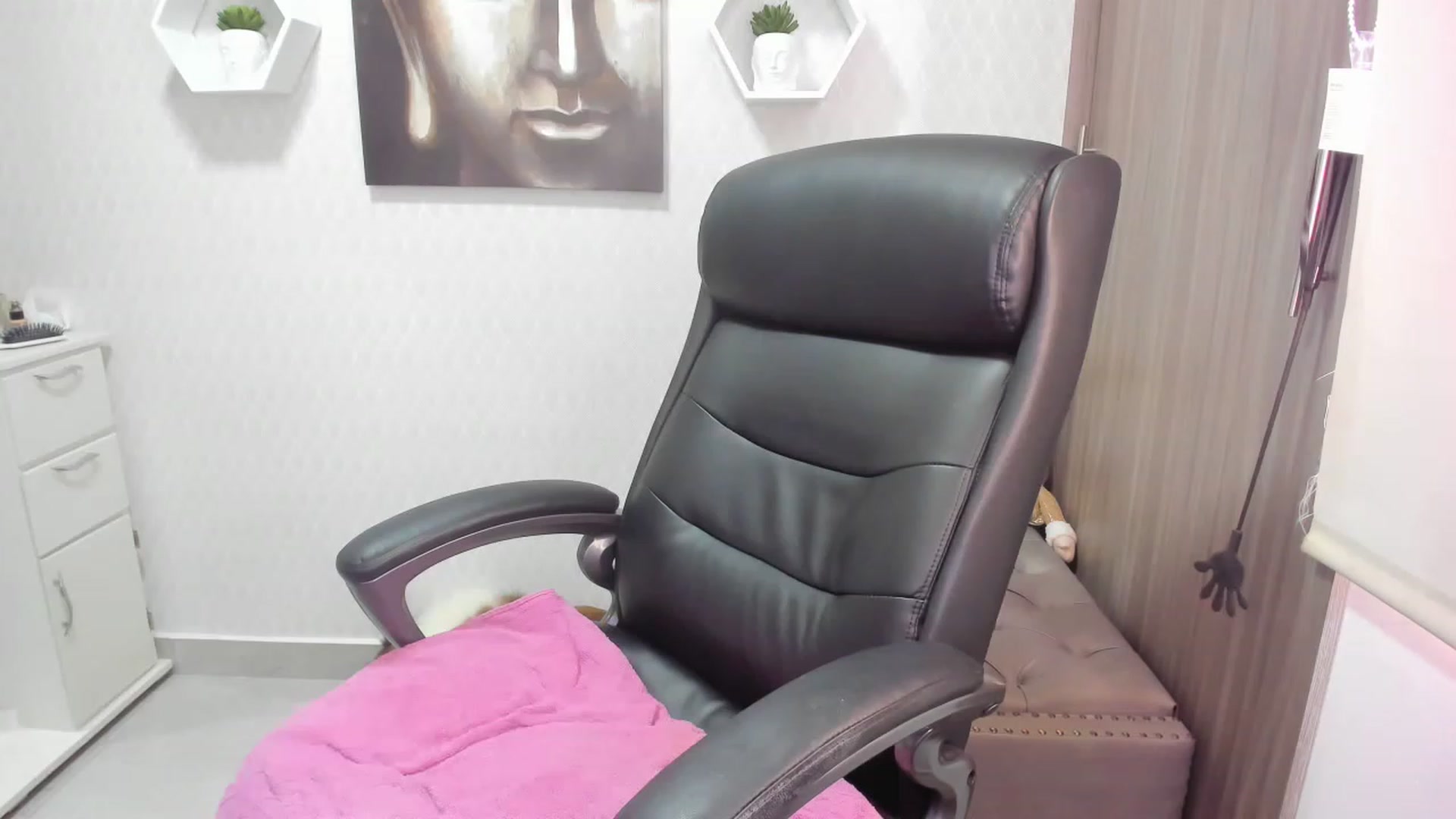 Gallery image thumbnail from Susan_lane's myfreecams stream on, 11/18/2022, 16:53 image 1 of 20