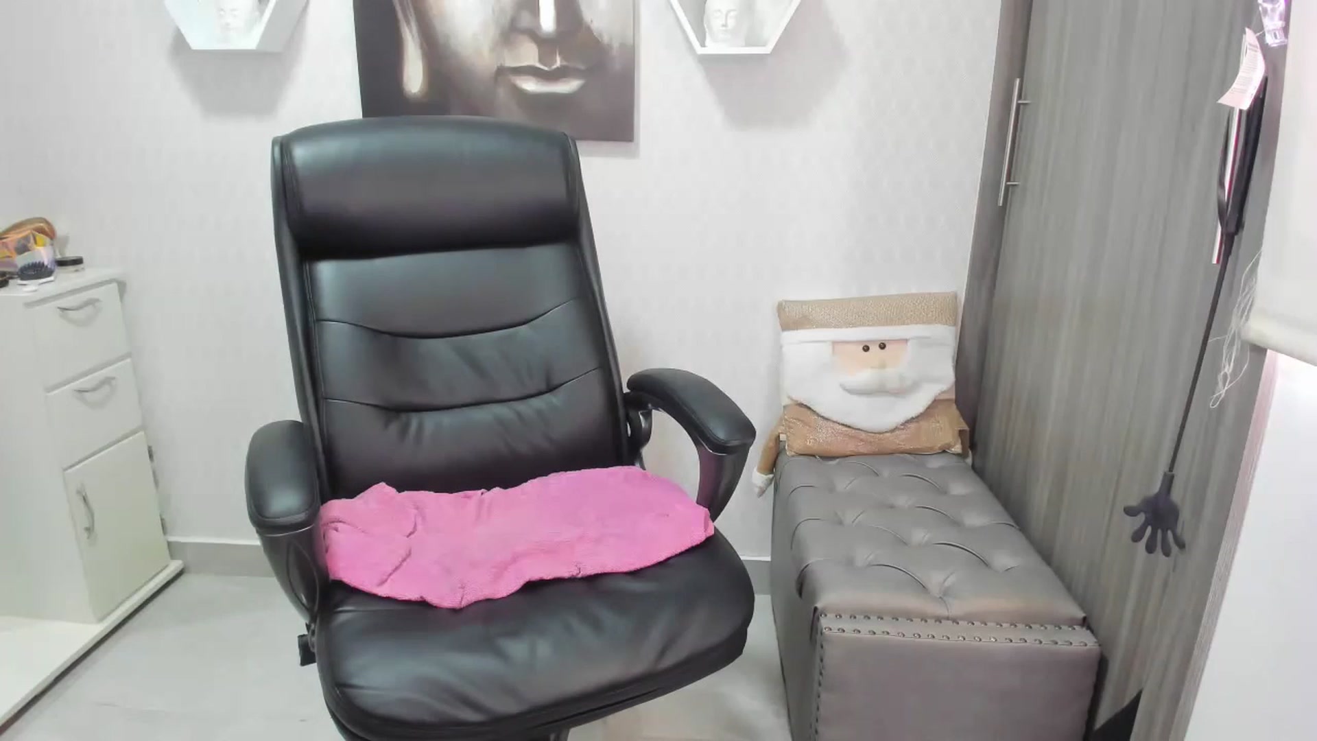 Gallery image thumbnail from Susan_lane's myfreecams stream on, 12/26/2022, 18:29 image 18 of 20