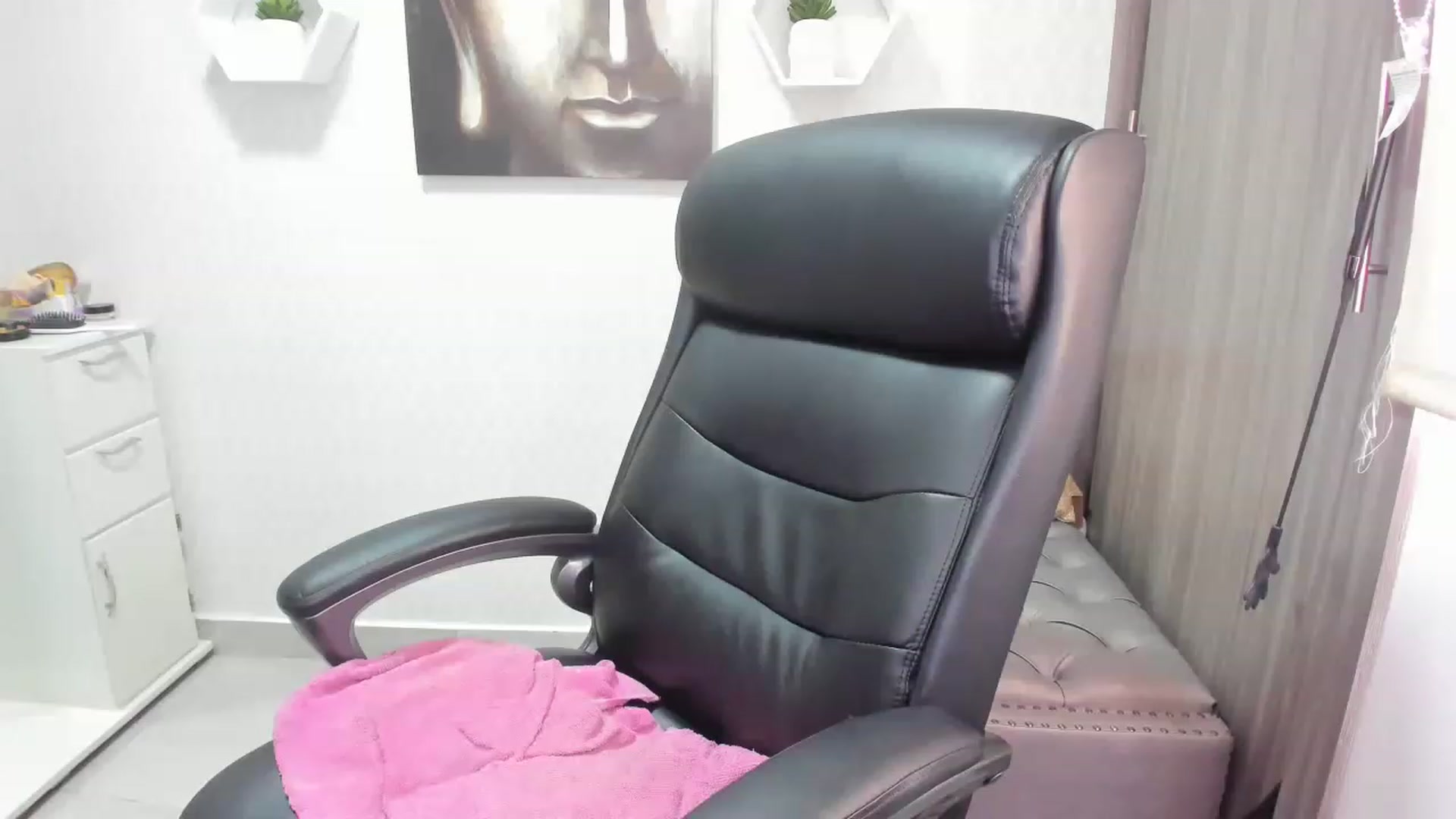 Gallery image thumbnail from Susan_lane's myfreecams stream on, 12/27/2022, 15:30 image 16 of 20