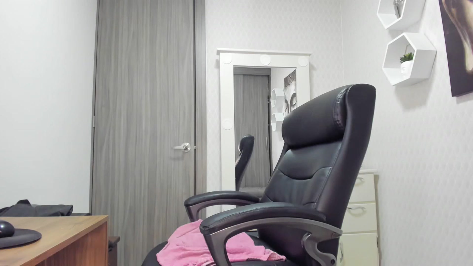 Gallery image thumbnail from Susan_lane's myfreecams stream on, 02/20/2023, 17:32 image 16 of 20