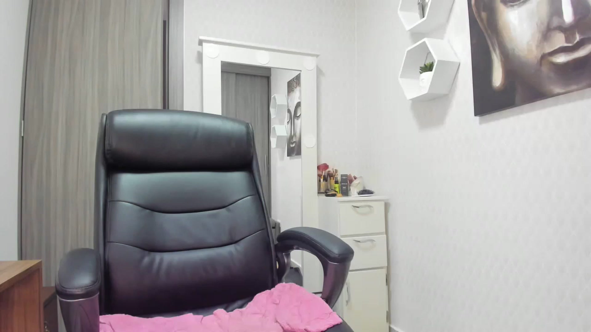 Gallery image thumbnail from Susan_lane's myfreecams stream on, 03/17/2023, 17:47 image 17 of 20