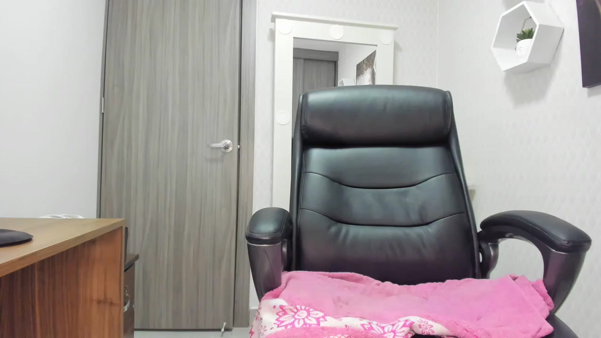 Gallery image thumbnail from Susan_lane's myfreecams stream on, 03/21/2023, 16:24 image 20 of 20
