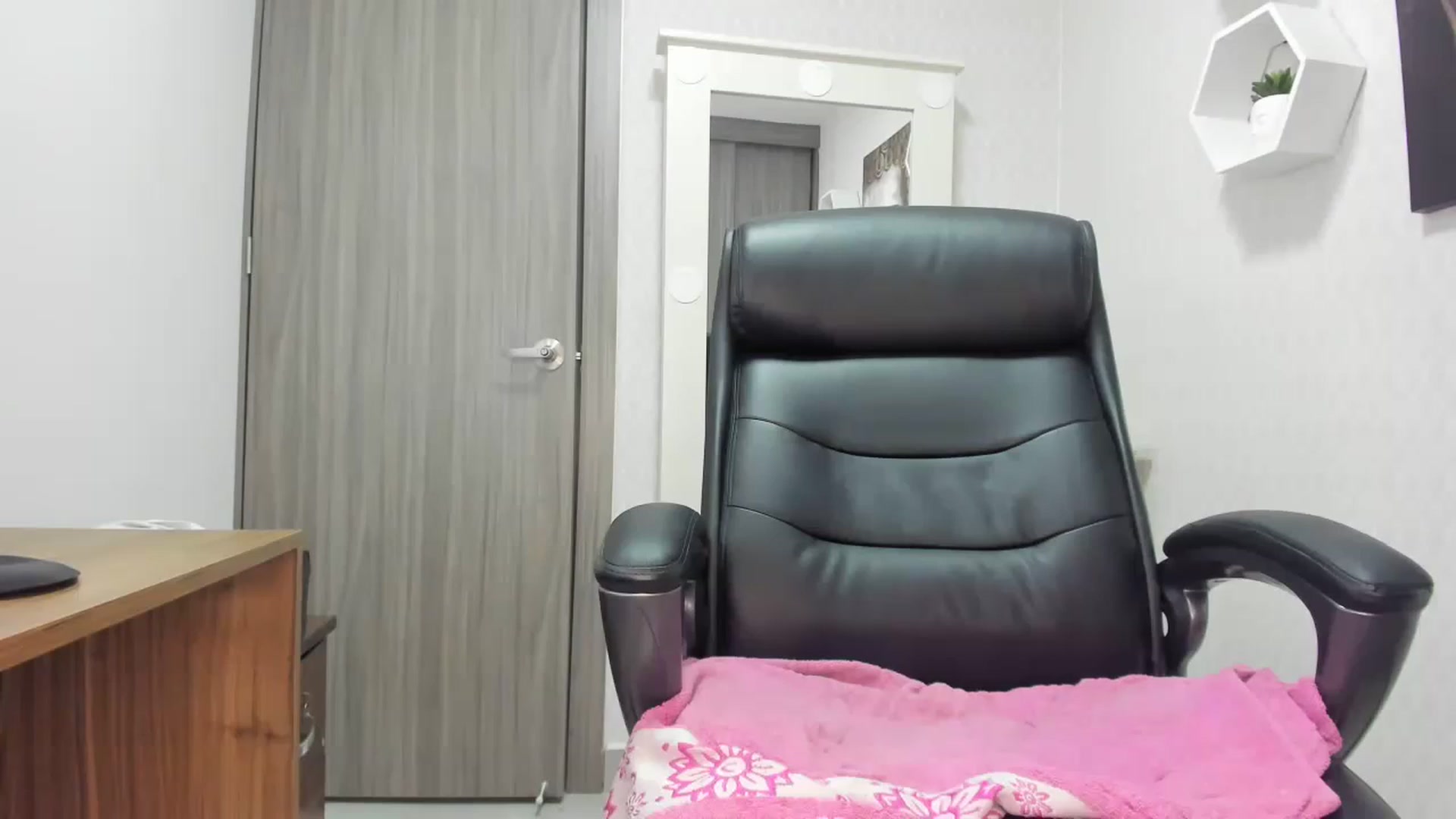 Gallery image thumbnail from Susan_lane's myfreecams stream on, 03/21/2023, 16:24 image 16 of 20