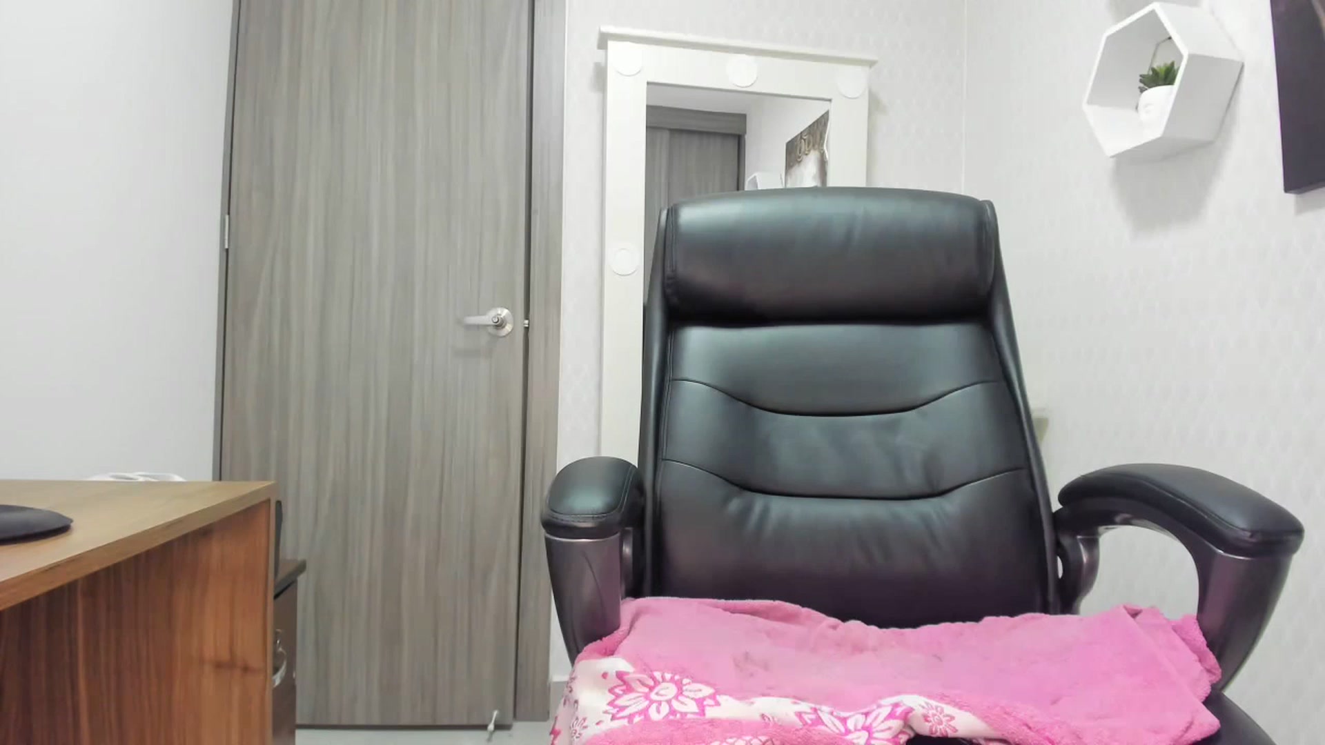Gallery image thumbnail from Susan_lane's myfreecams stream on, 03/21/2023, 16:47 image 2 of 20
