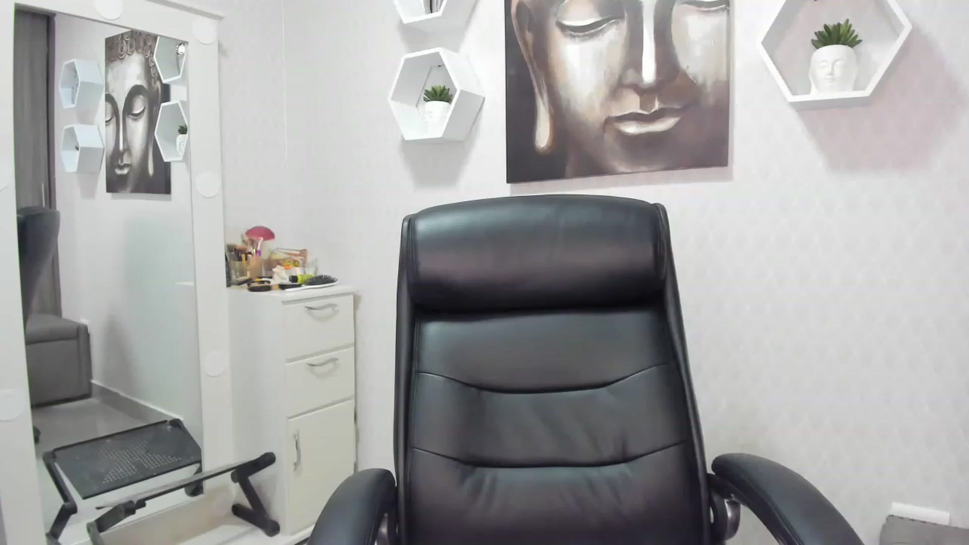 Gallery image thumbnail from Susan_lane's myfreecams stream on, 04/01/2023, 17:52 image 19 of 20