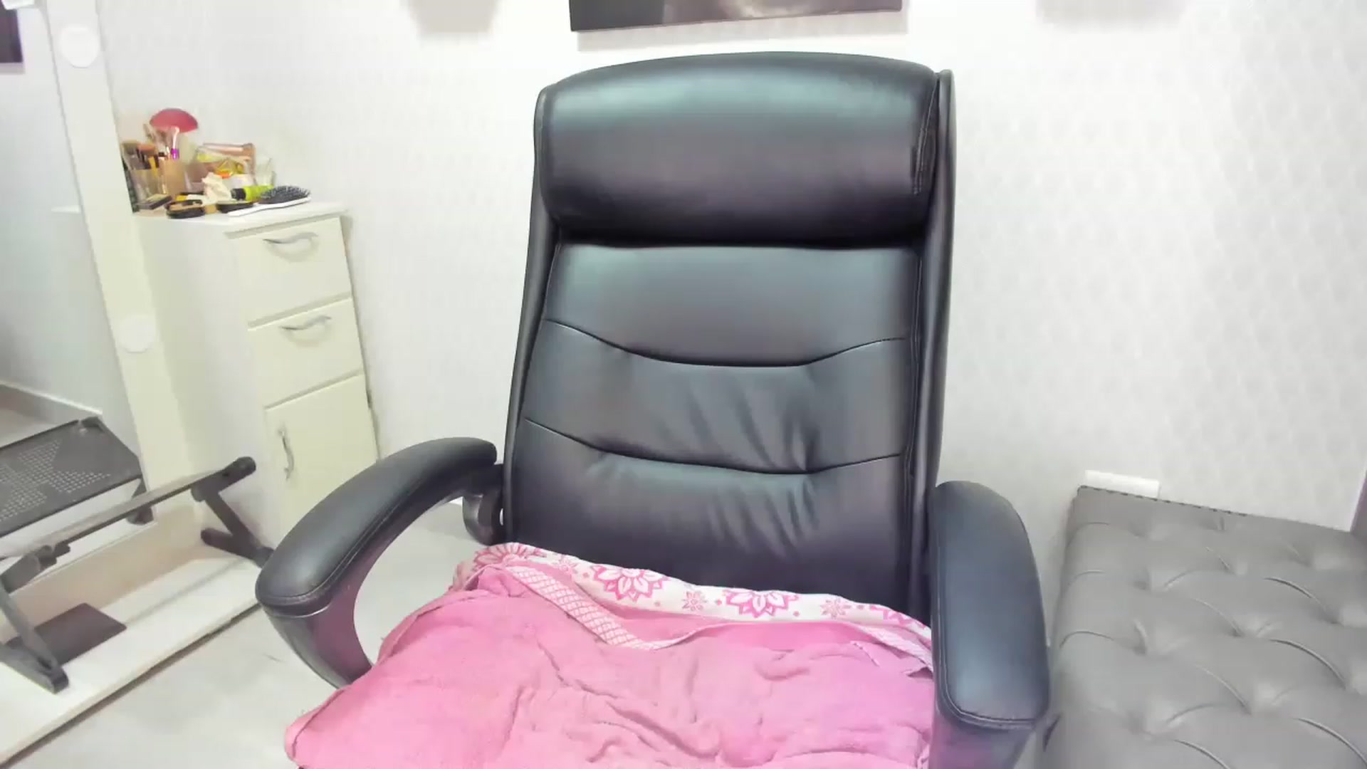 Gallery image thumbnail from Susan_lane's myfreecams stream on, 04/01/2023, 17:52 image 11 of 20