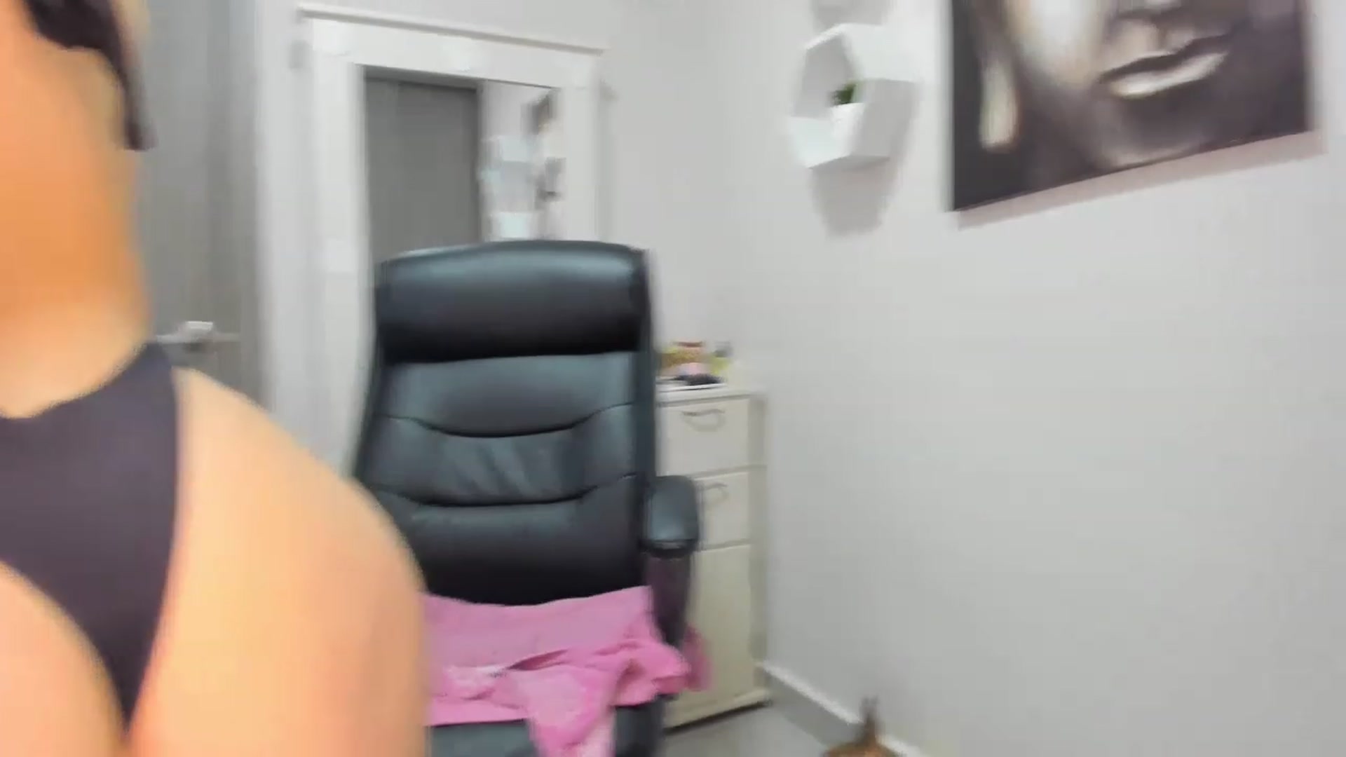 Gallery image thumbnail from Susan_lane's myfreecams stream on, 04/05/2023, 17:59 image 14 of 20