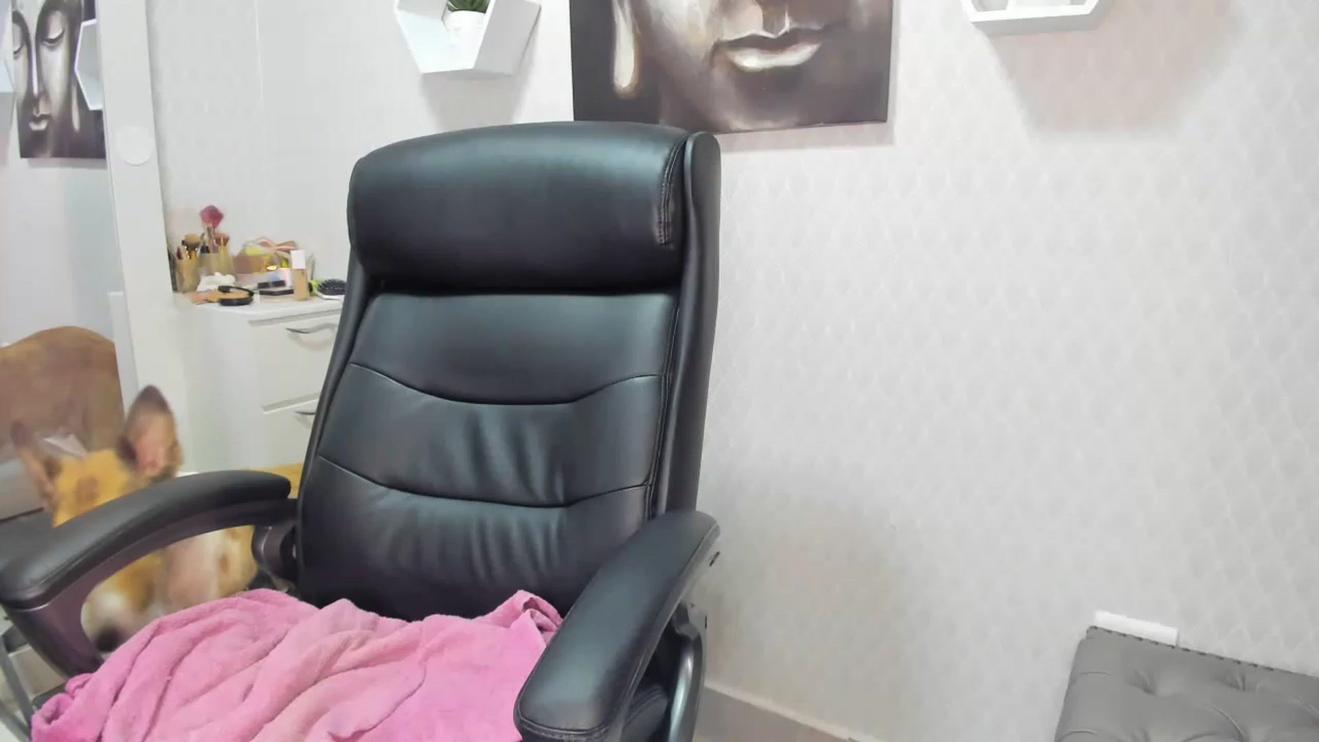 Gallery image thumbnail from Susan_lane's myfreecams stream on, 04/17/2023, 05:38 image 14 of 20
