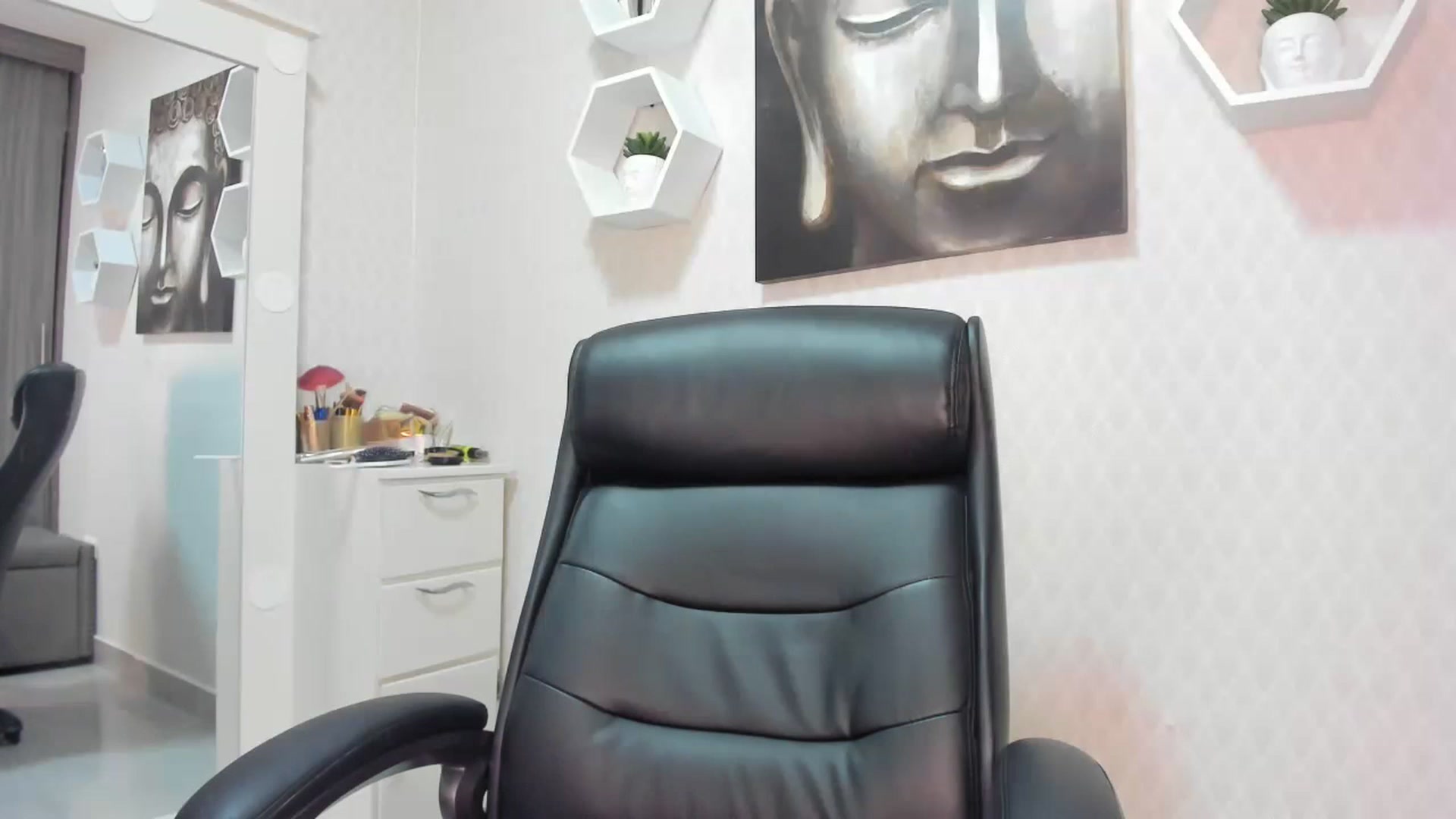 Gallery image thumbnail from Susan_lane's myfreecams stream on, 04/20/2023, 15:36 image 16 of 20