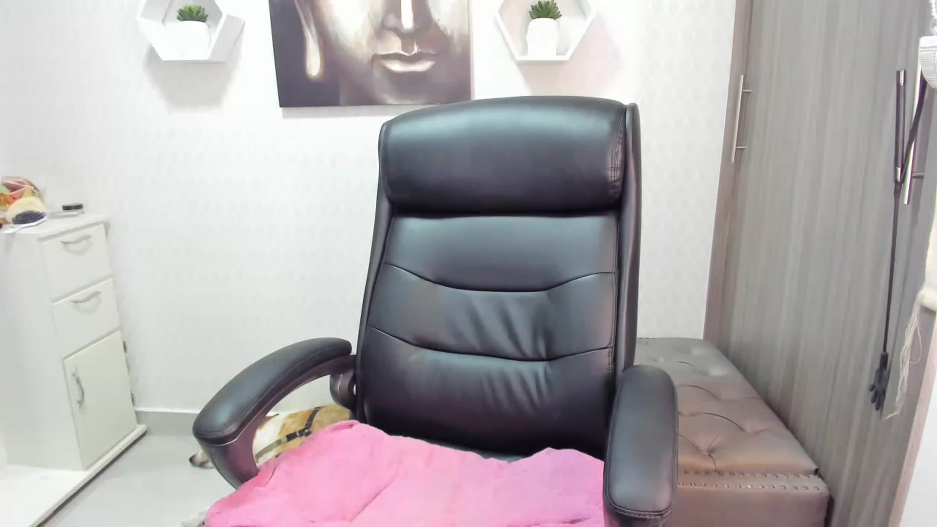 Gallery image thumbnail from Susan_lane's myfreecams stream on, 04/28/2023, 16:44 image 10 of 20